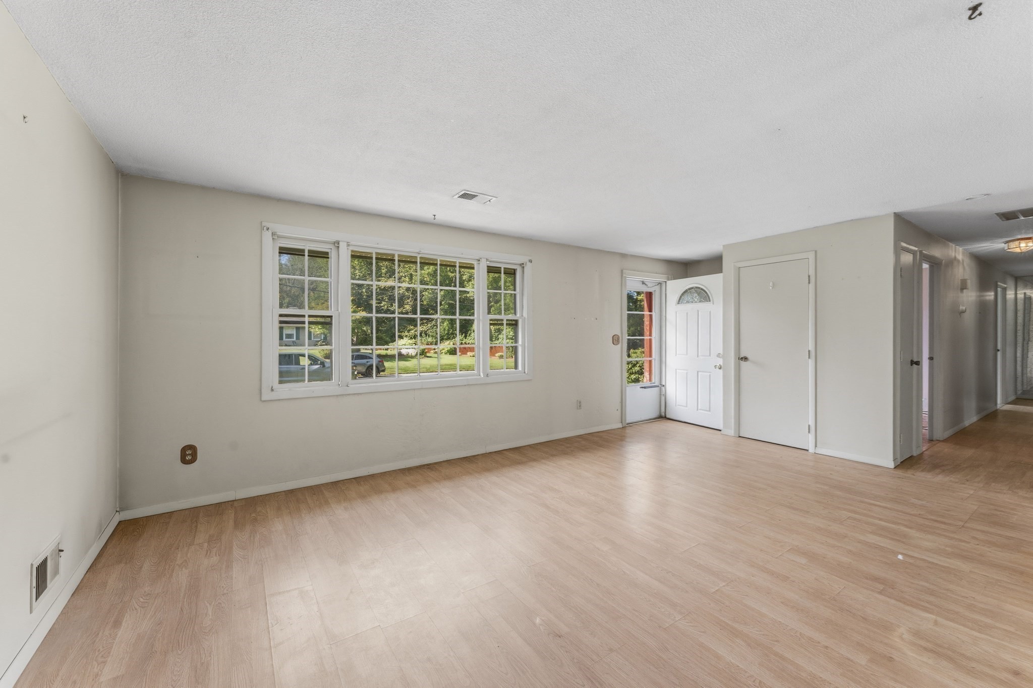 9 Lynnwood Ave Property Photo 3