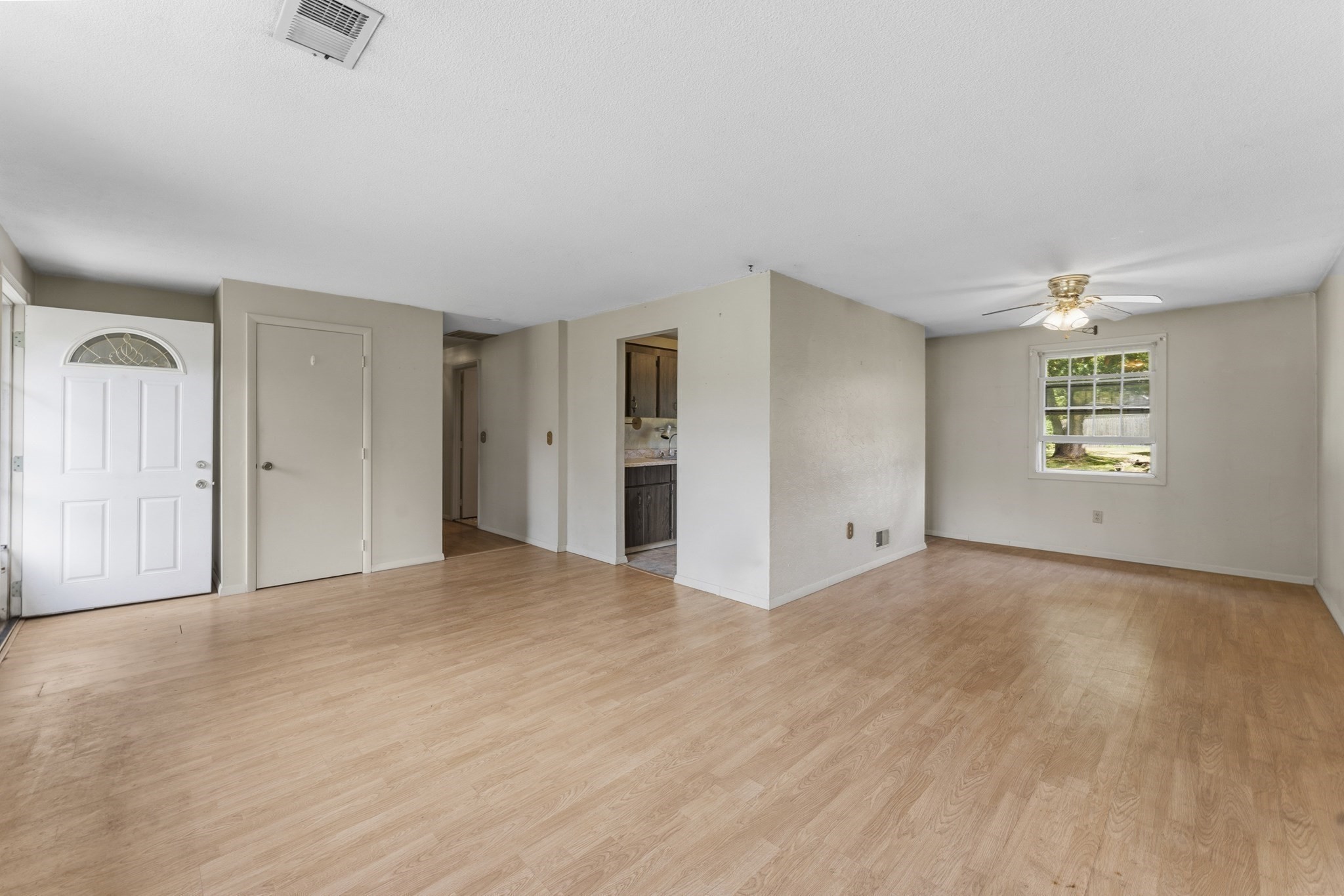 9 Lynnwood Ave Property Photo 5