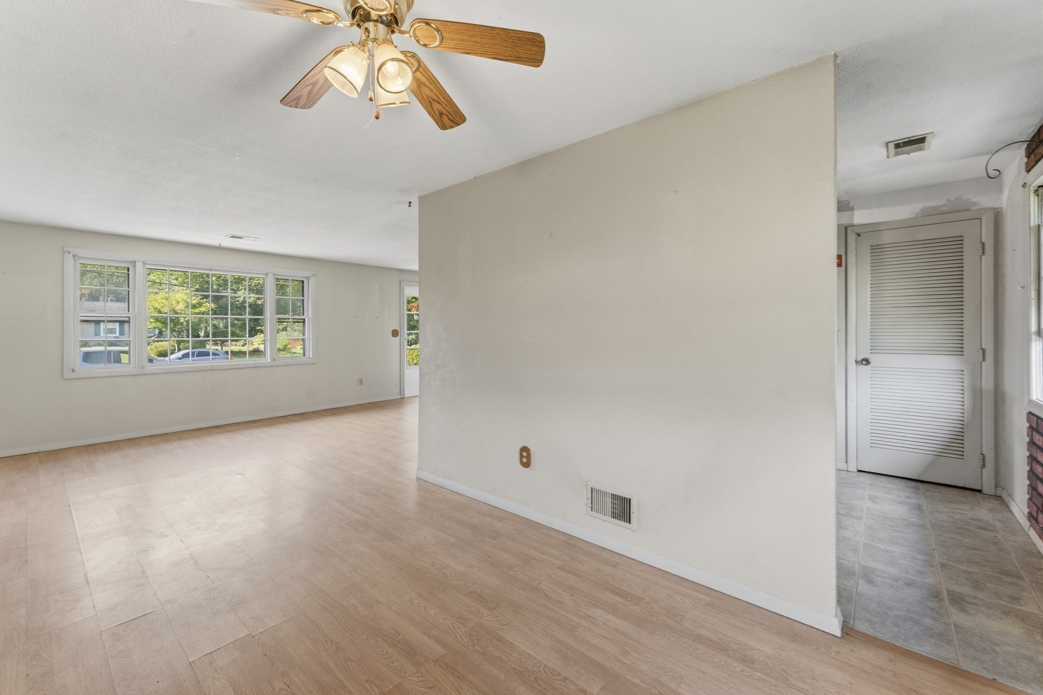 9 Lynnwood Ave Property Photo 7