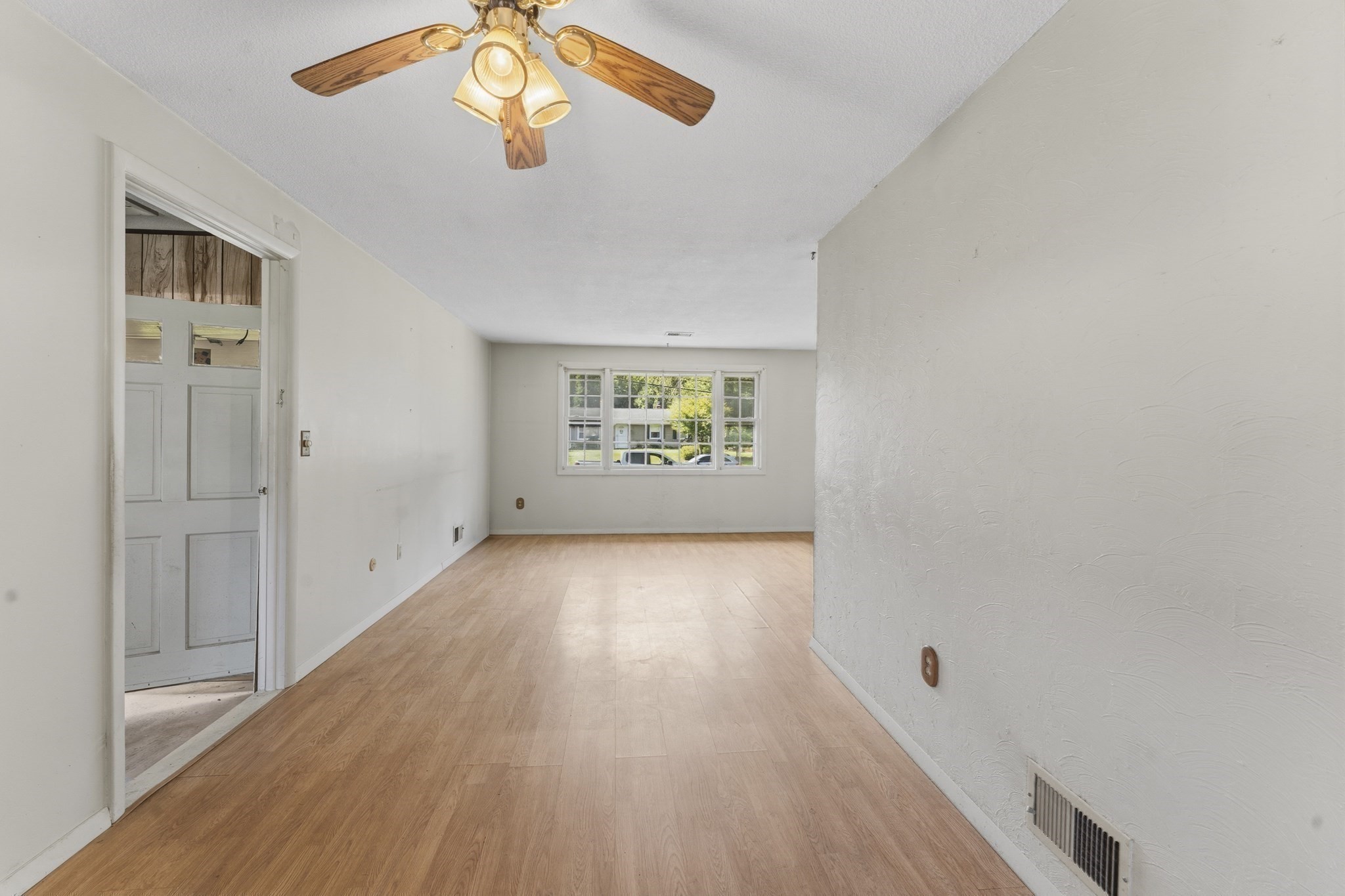 9 Lynnwood Ave Property Photo 8