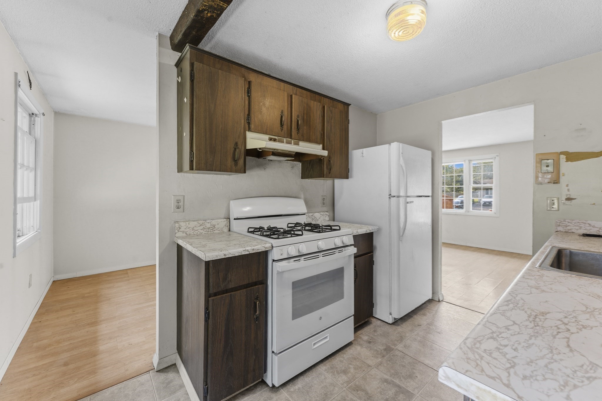 9 Lynnwood Ave Property Photo 10