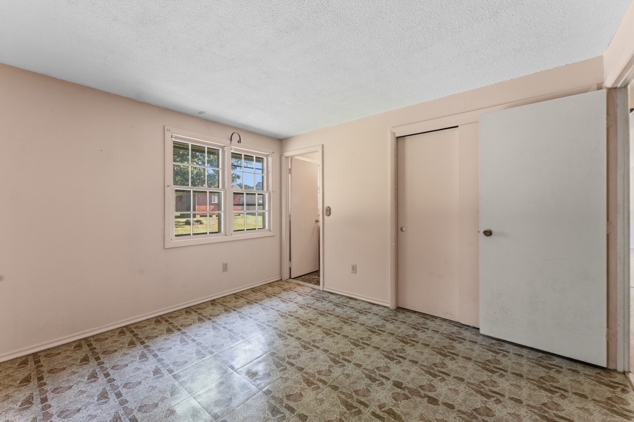 9 Lynnwood Ave Property Photo 12
