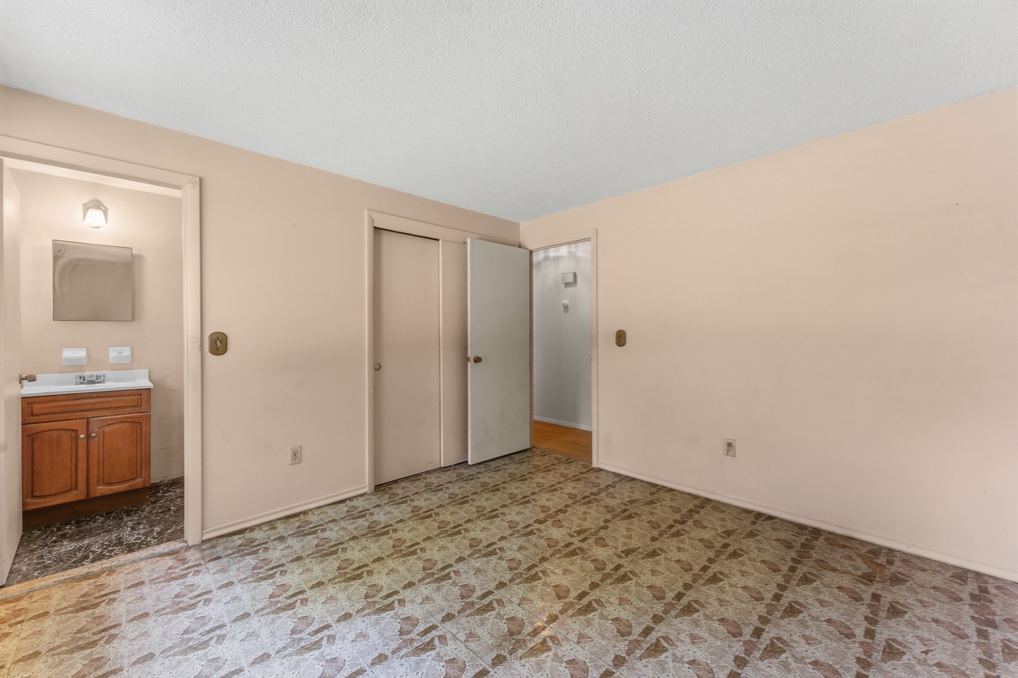 9 Lynnwood Ave Property Photo 13
