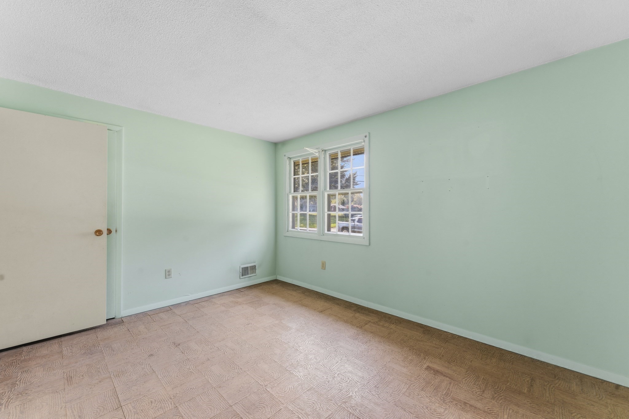 9 Lynnwood Ave Property Photo 16