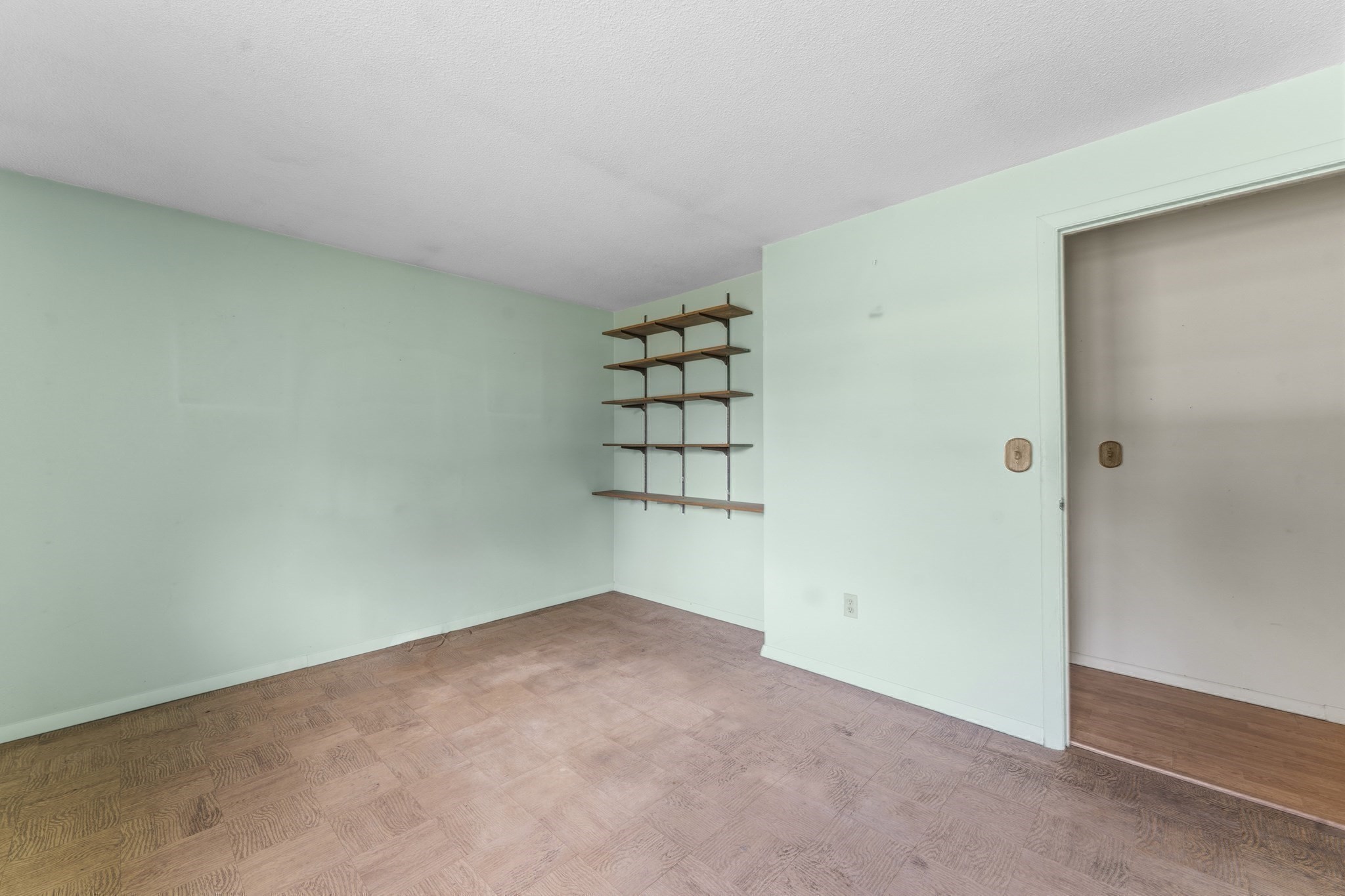 9 Lynnwood Ave Property Photo 17