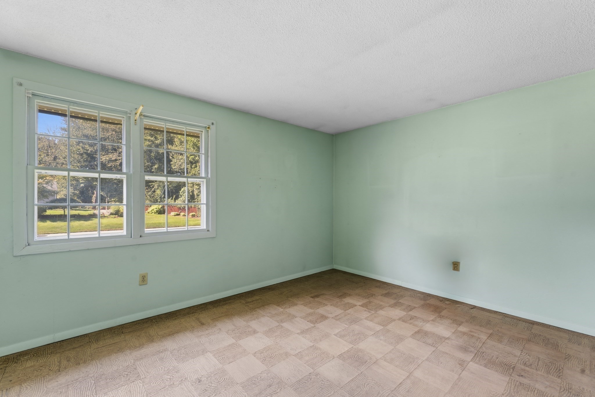 9 Lynnwood Ave Property Photo 18