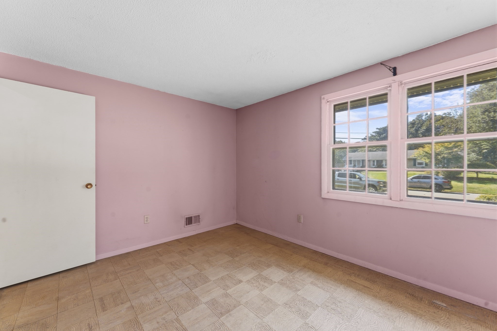 9 Lynnwood Ave Property Photo 22