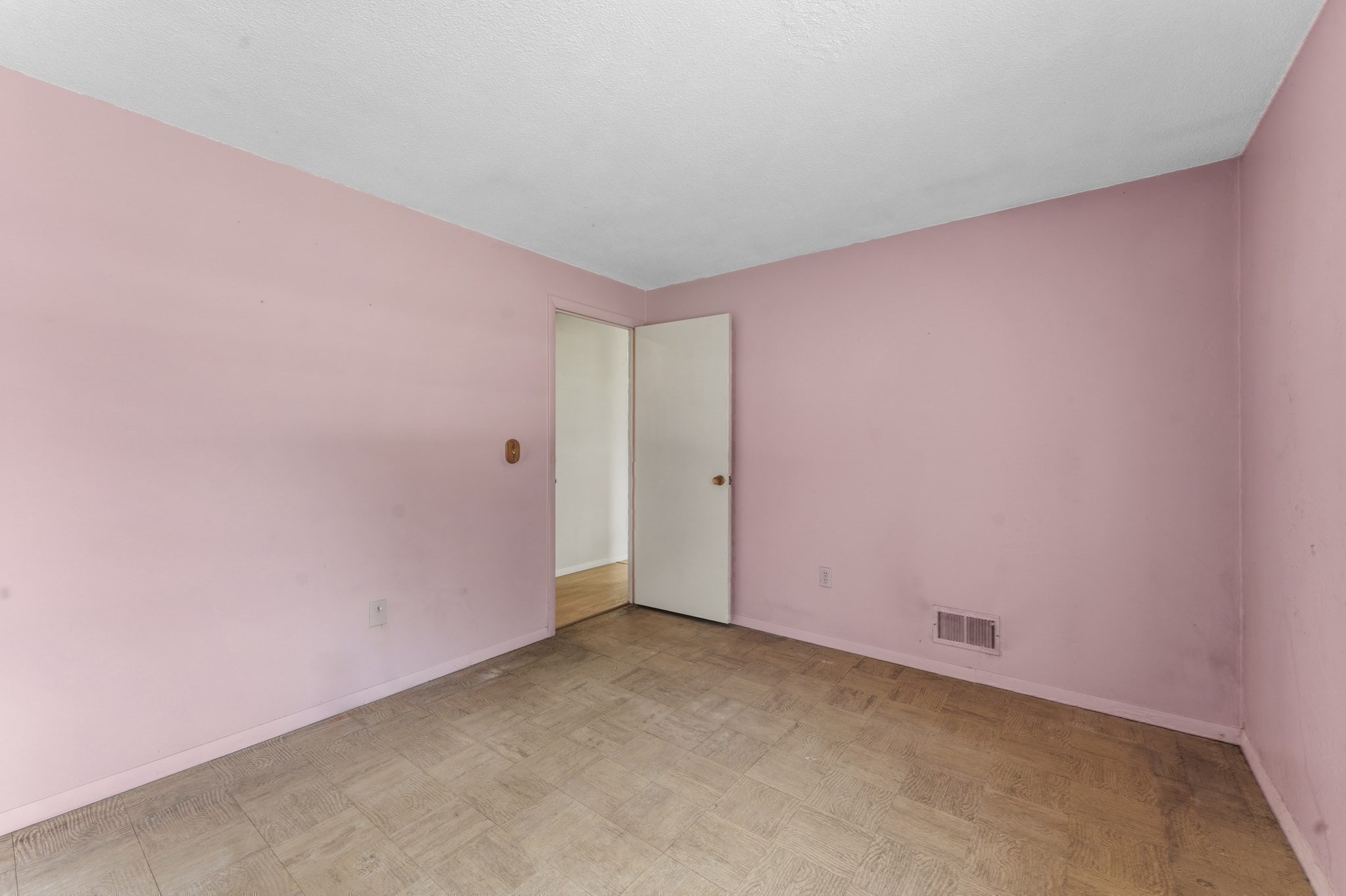 9 Lynnwood Ave Property Photo 23