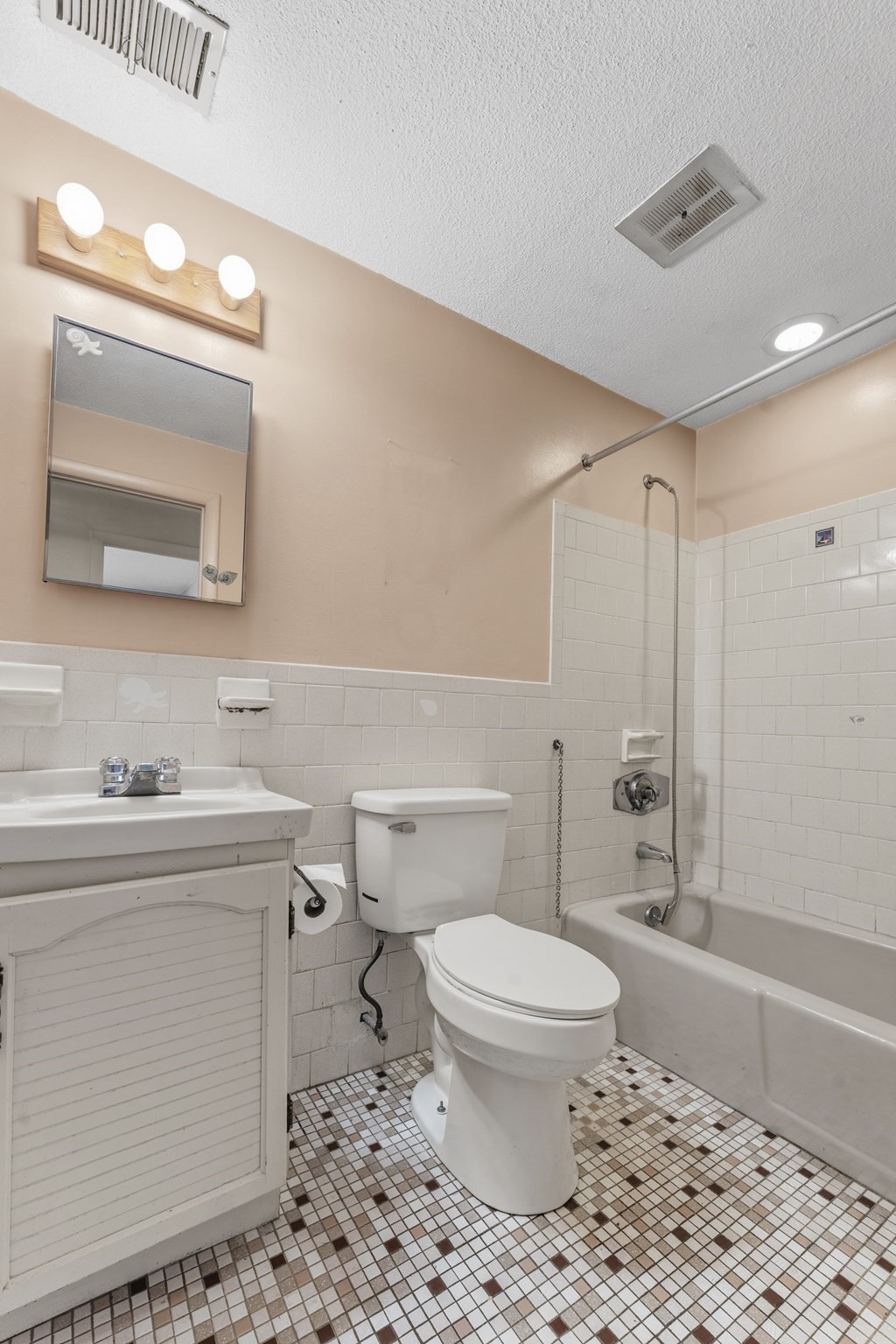 9 Lynnwood Ave Property Photo 27