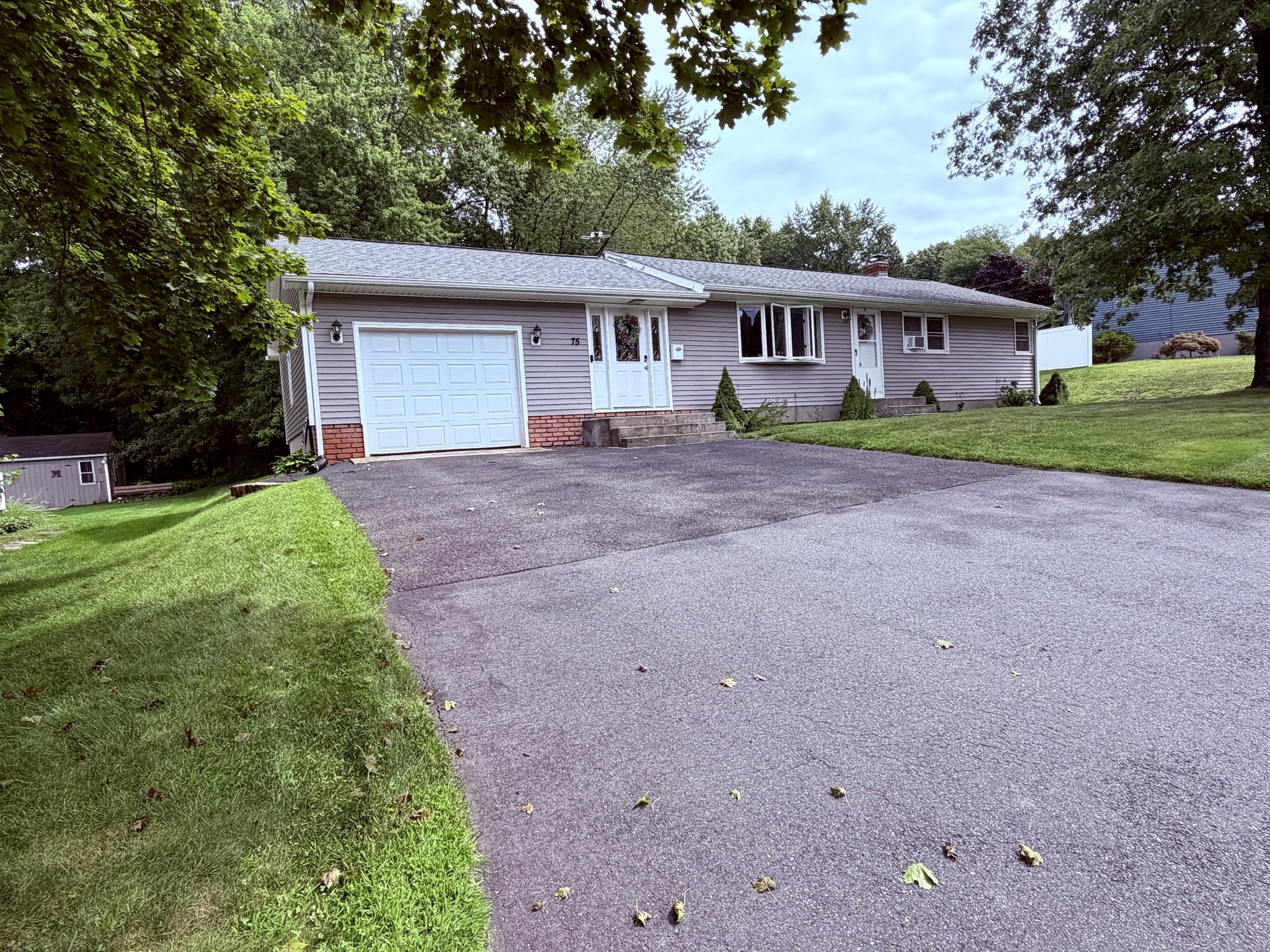 75 Longwood Dr Property Photo 1