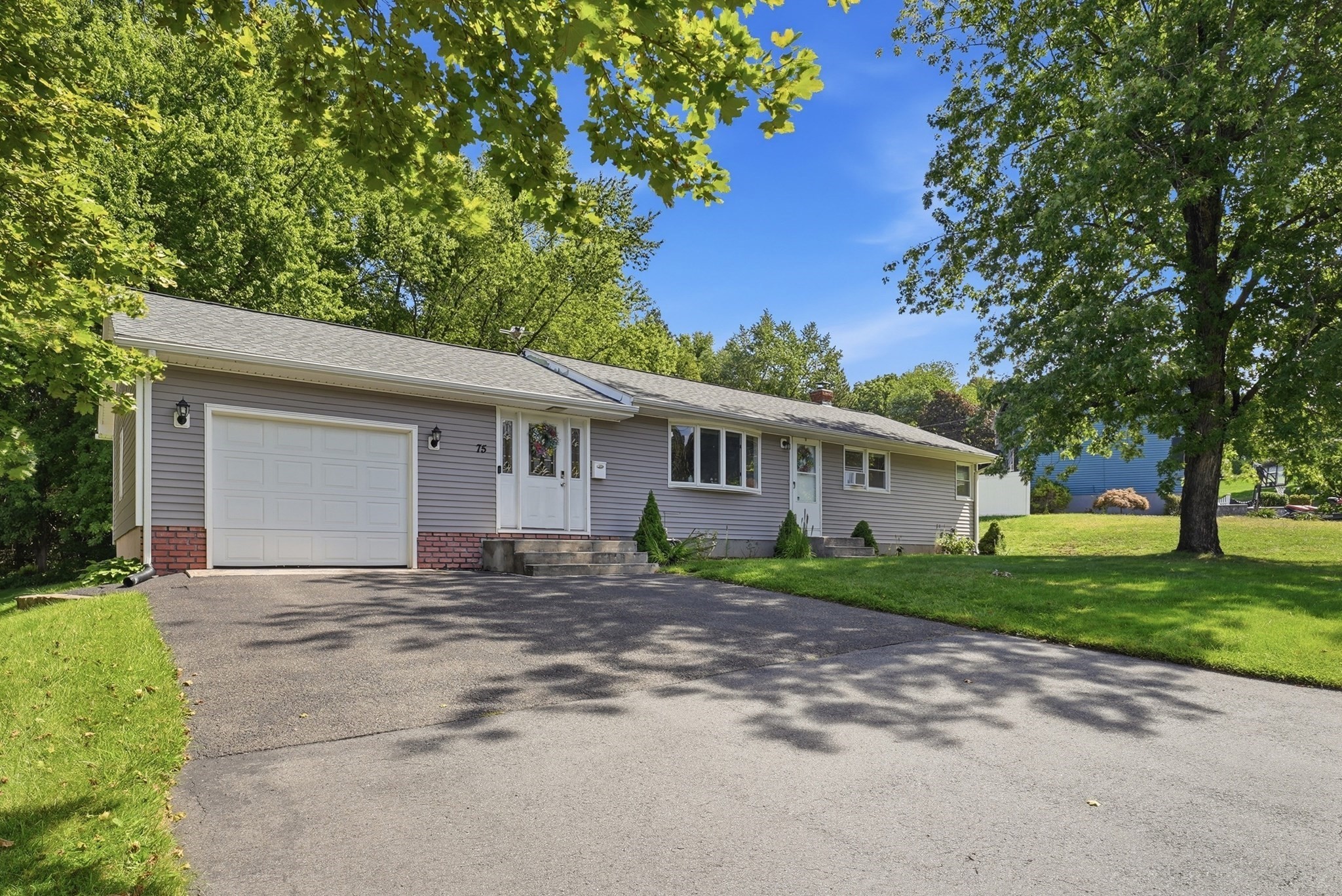 75 Longwood Dr Property Photo 1