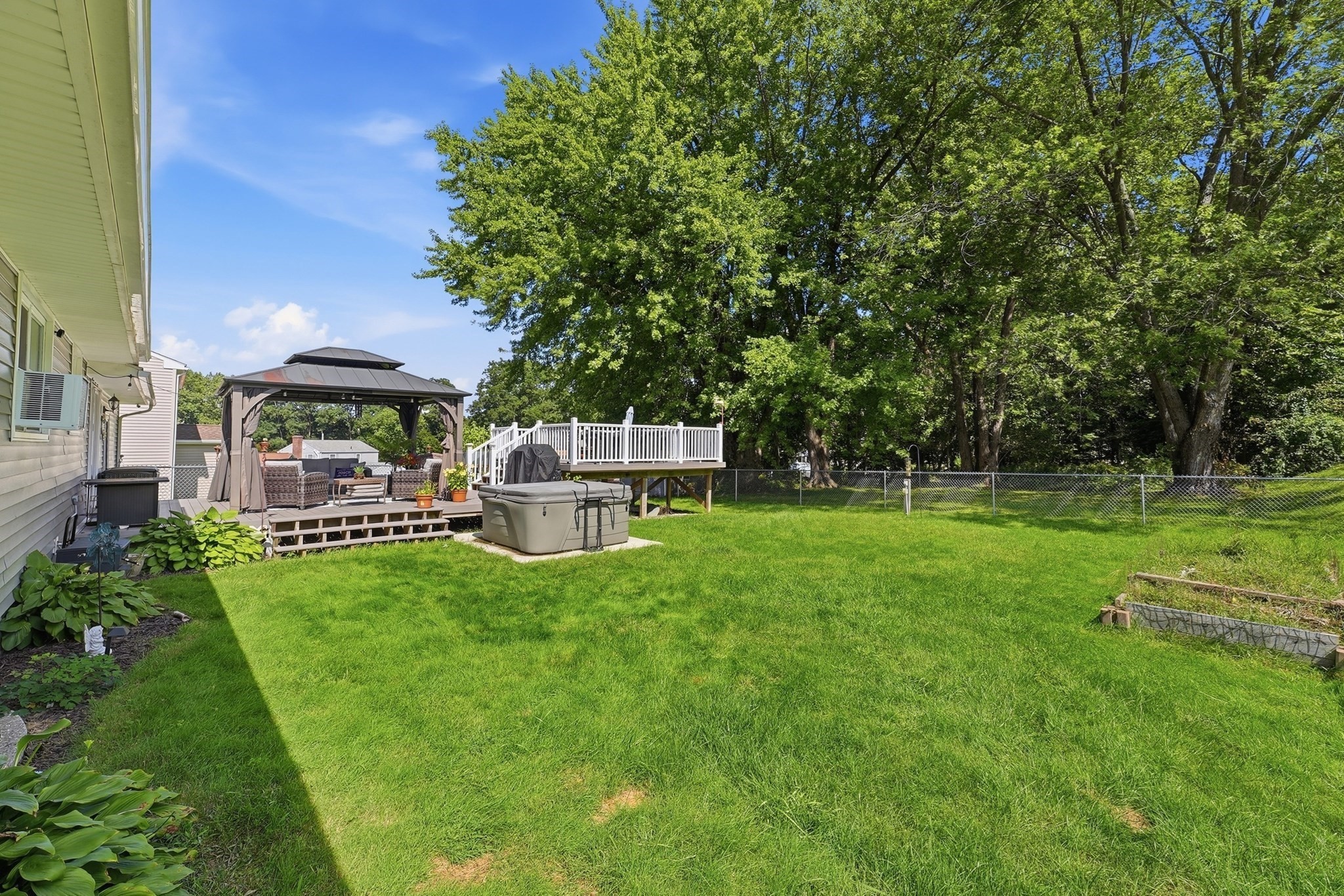 75 Longwood Dr Property Photo 13