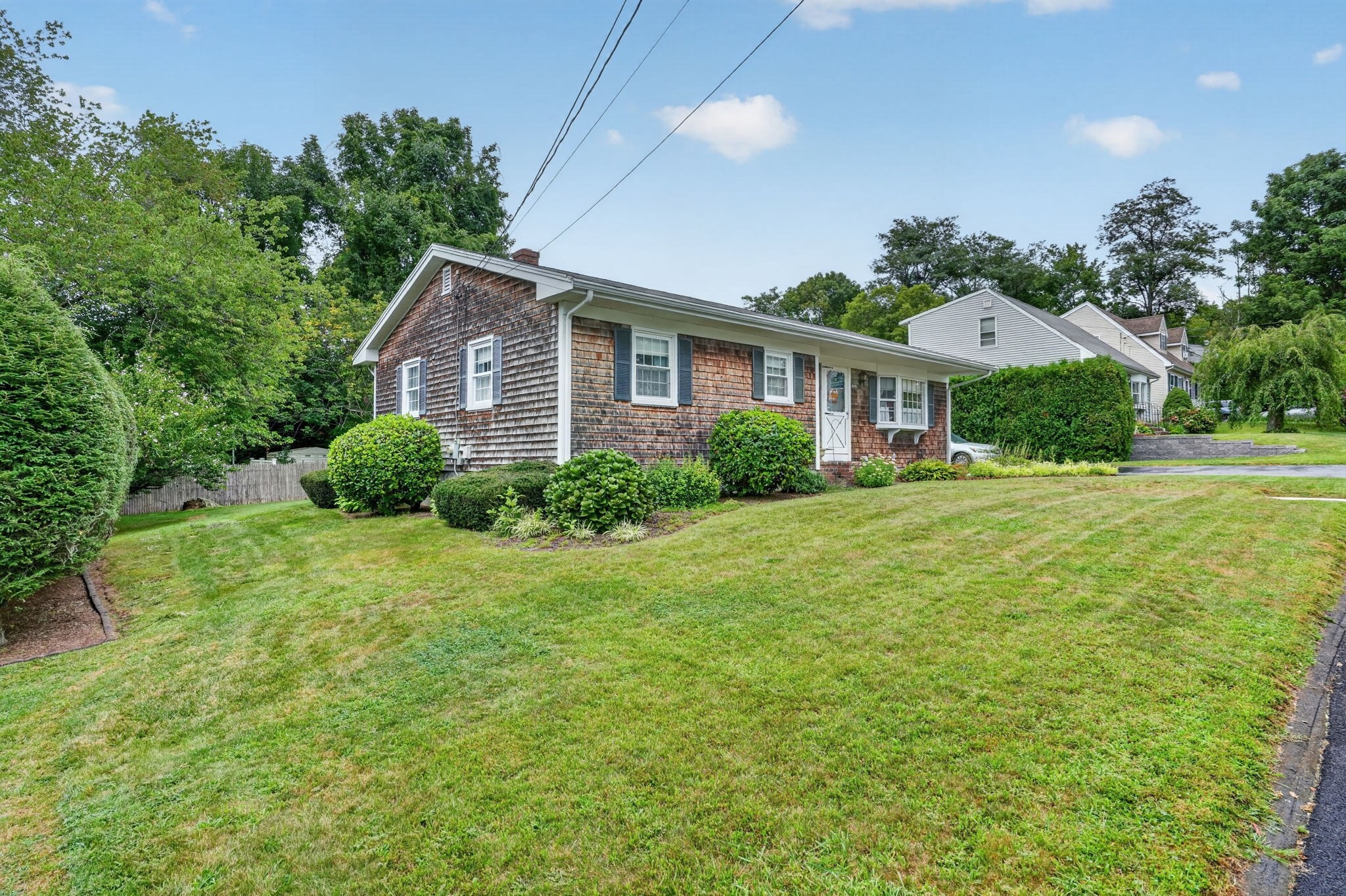 1025 Cherokee St Property Photo 2