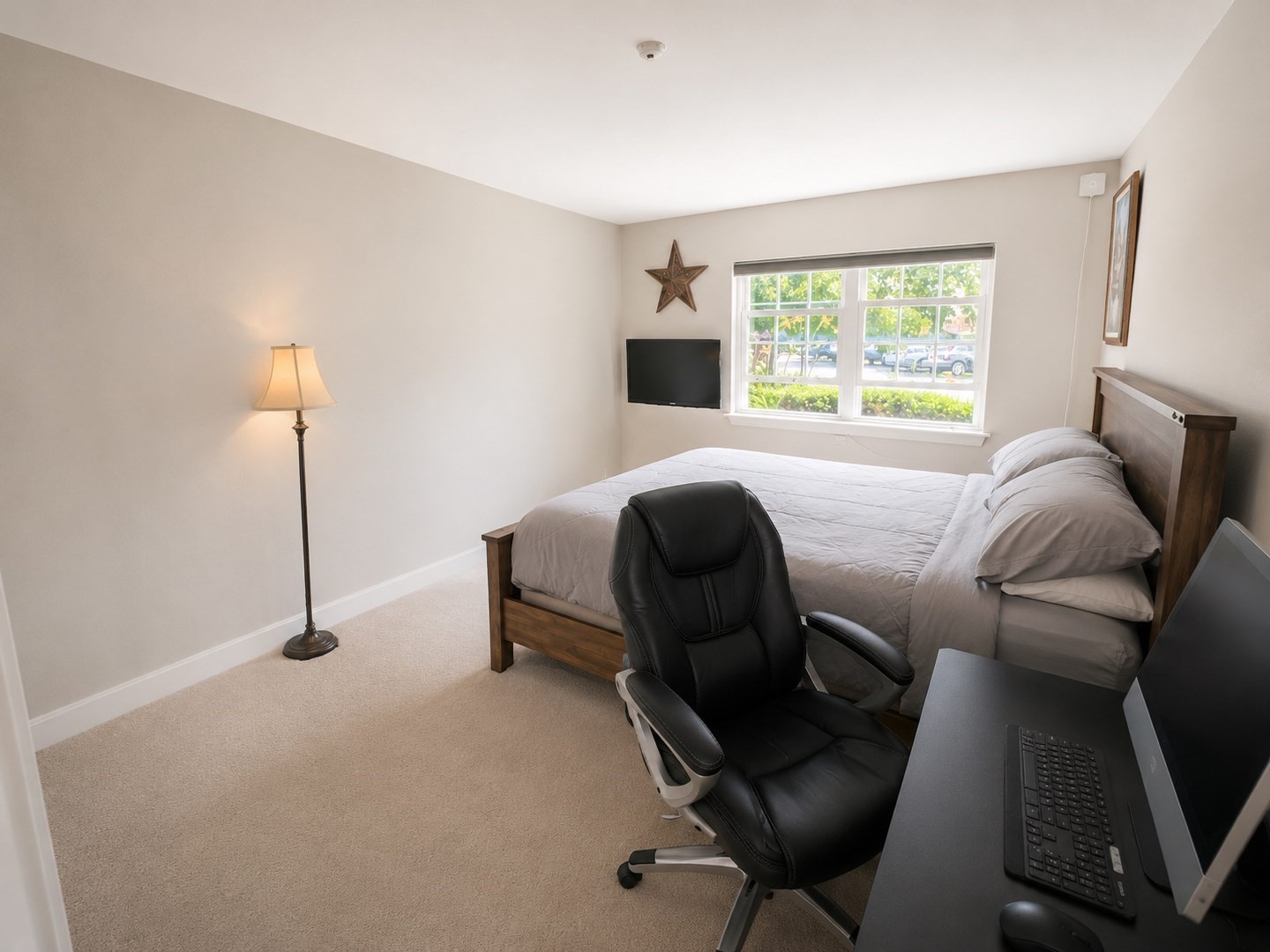 37 Fernview Ave # 7 Property Photo 4