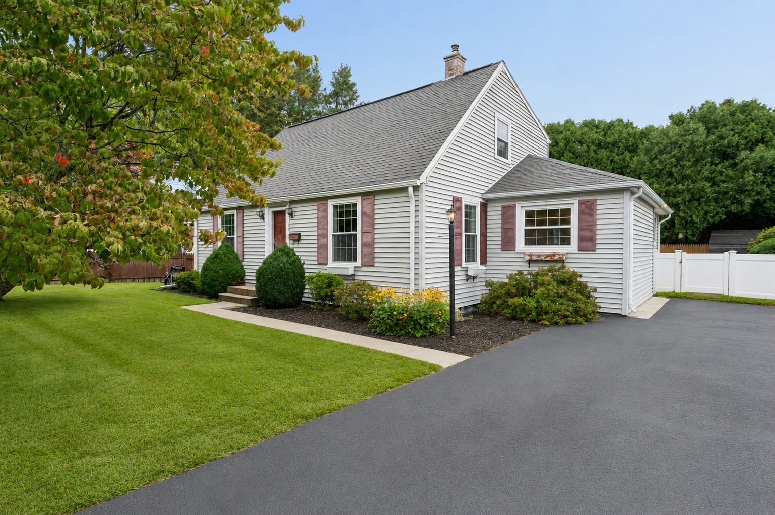 26 Millbury Ave Property Photo 1