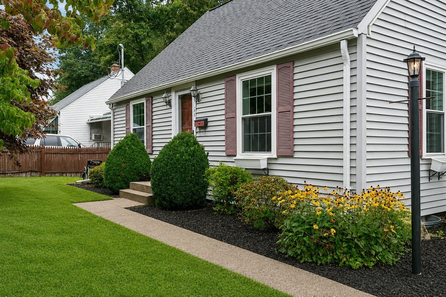 26 Millbury Ave Property Photo 2