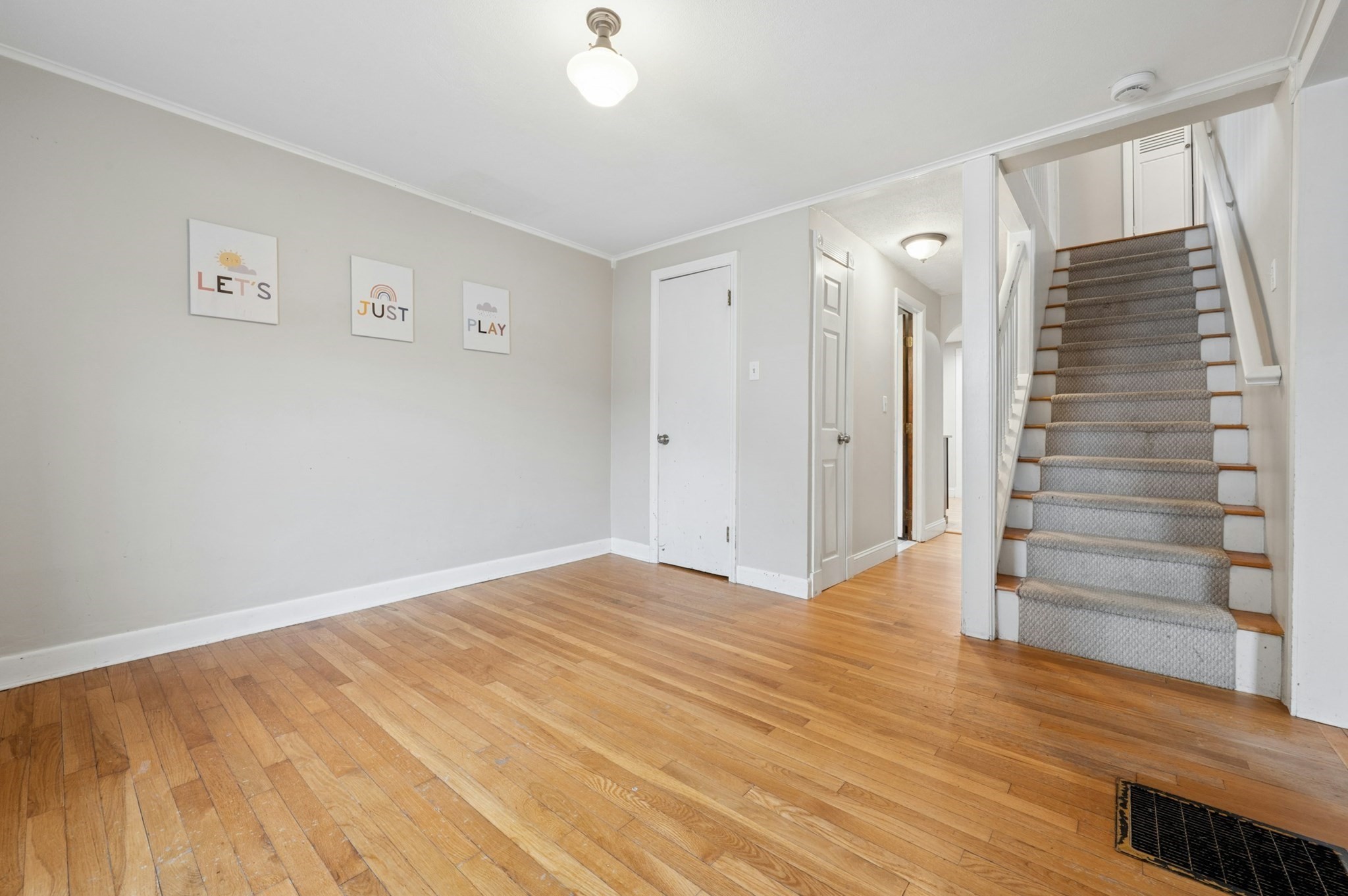 26 Millbury Ave Property Photo 10