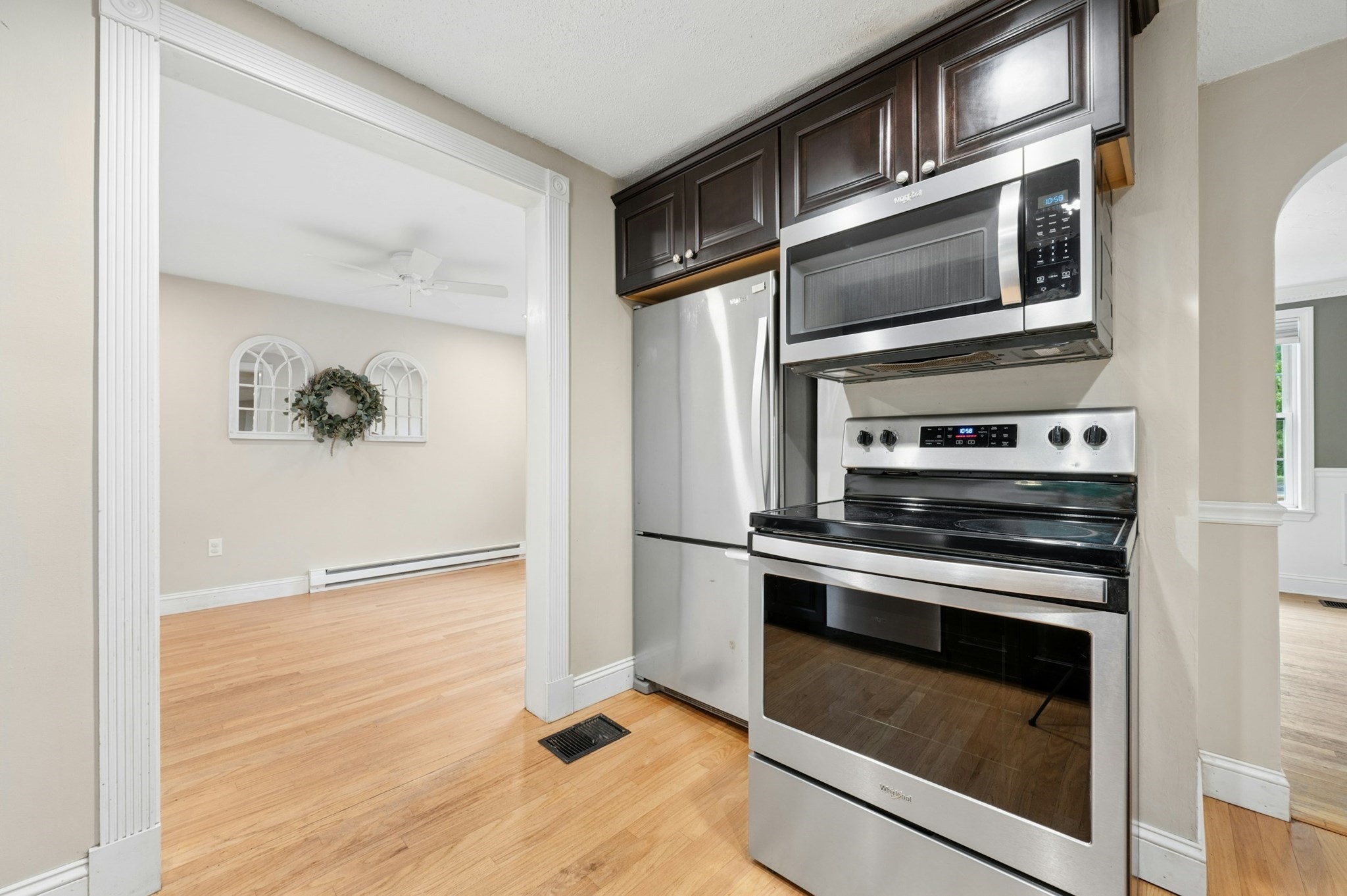 26 Millbury Ave Property Photo 14