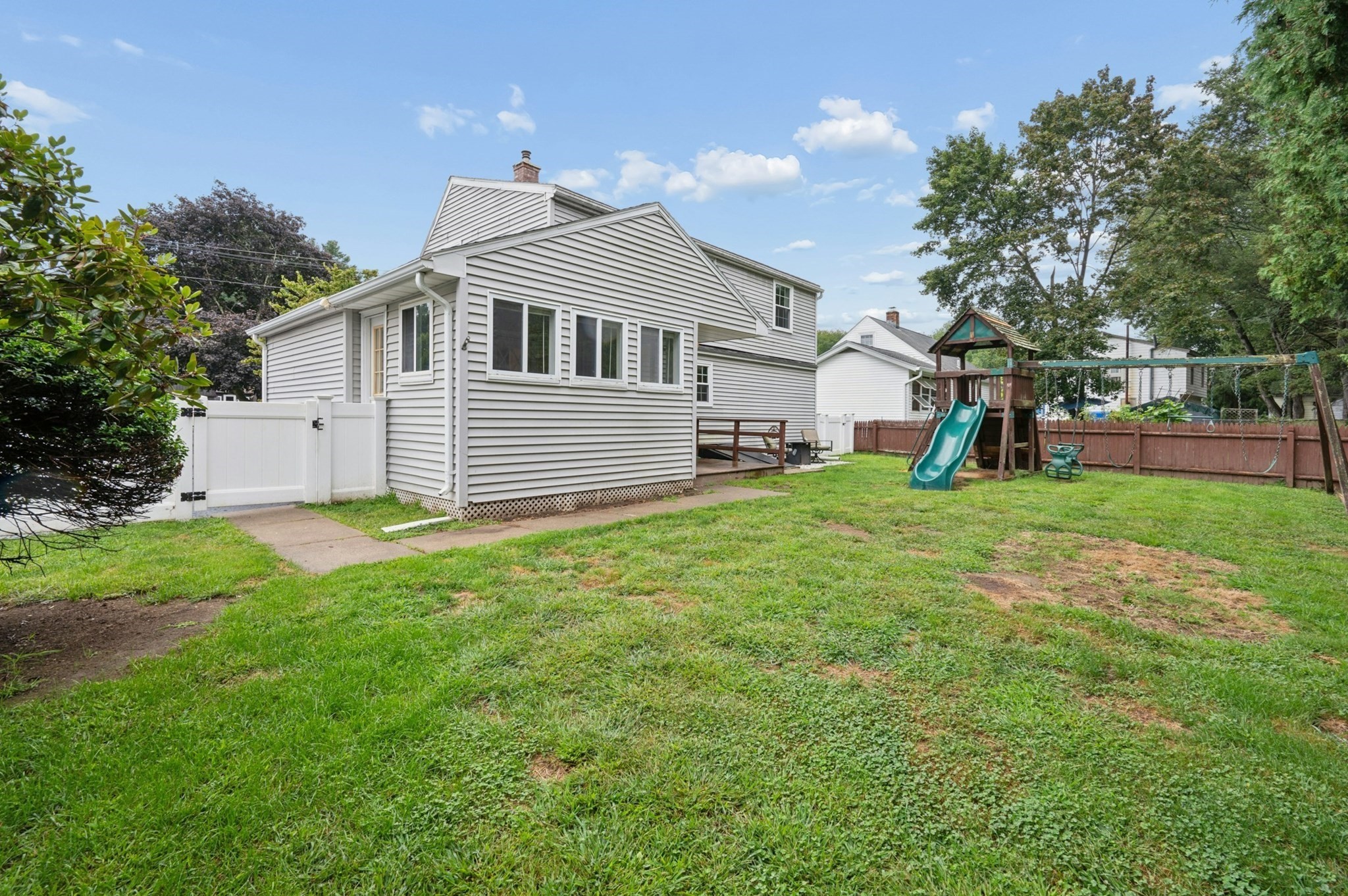 26 Millbury Ave Property Photo 31