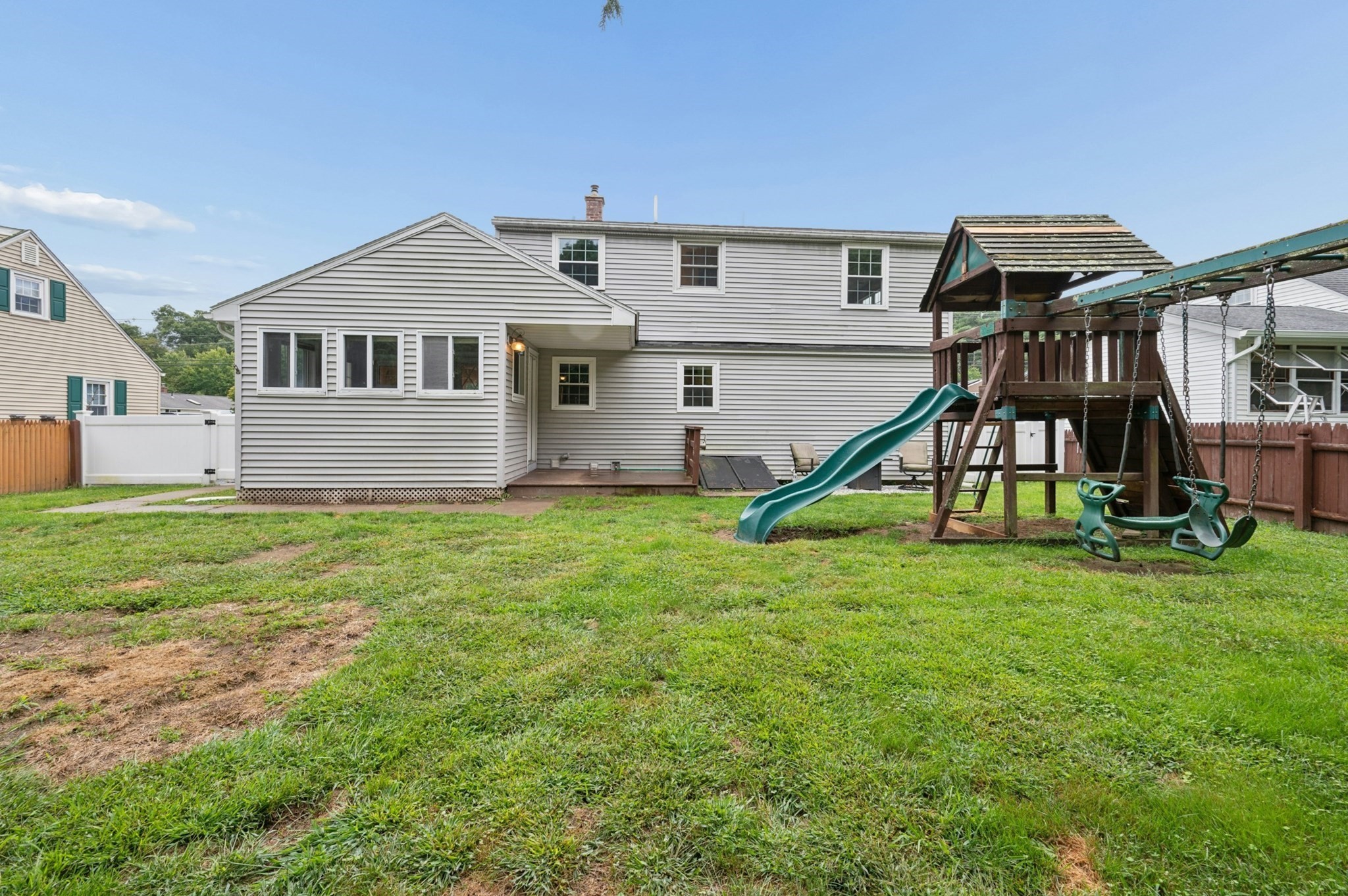 26 Millbury Ave Property Photo 32
