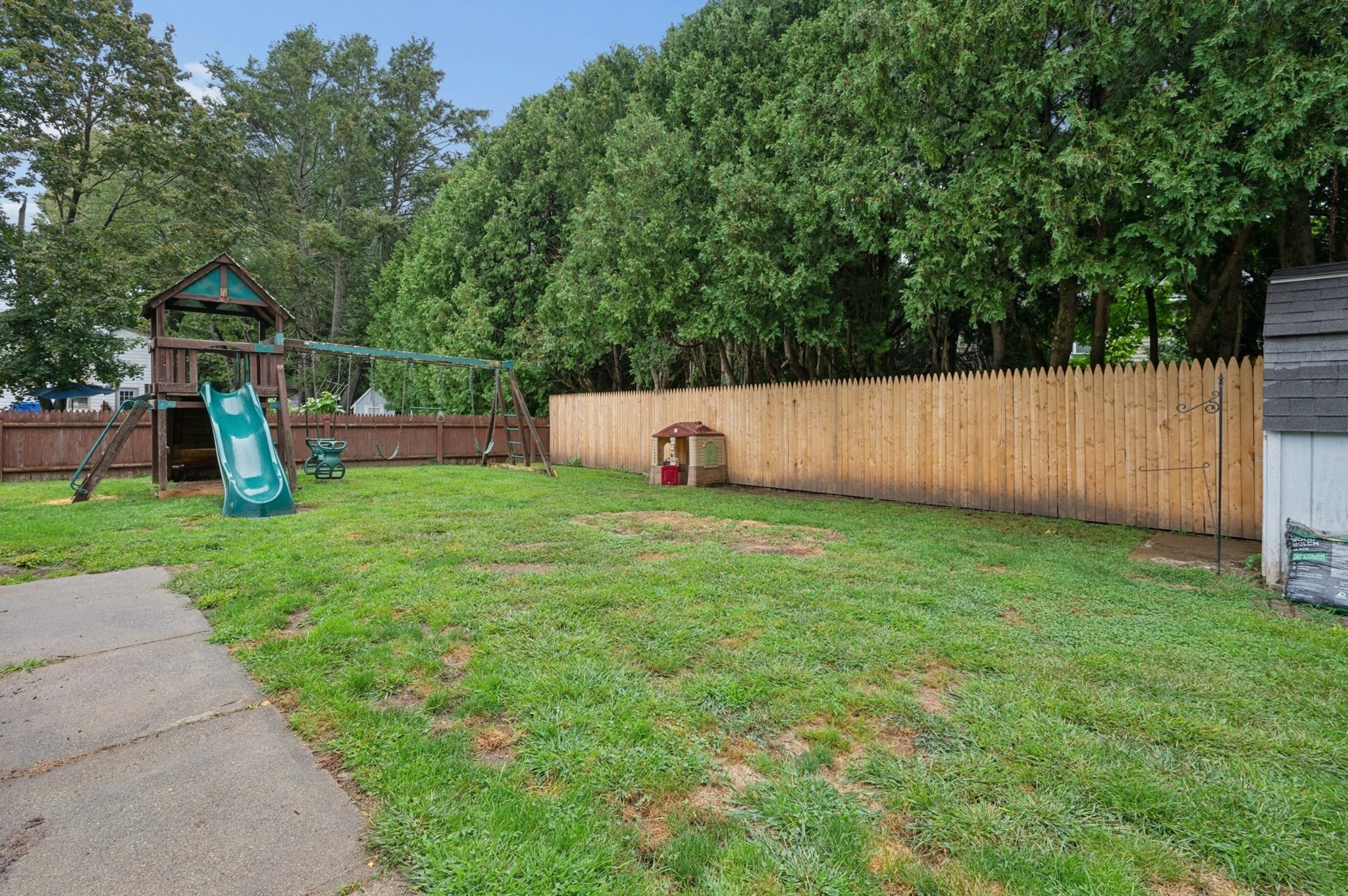 26 Millbury Ave Property Photo 33