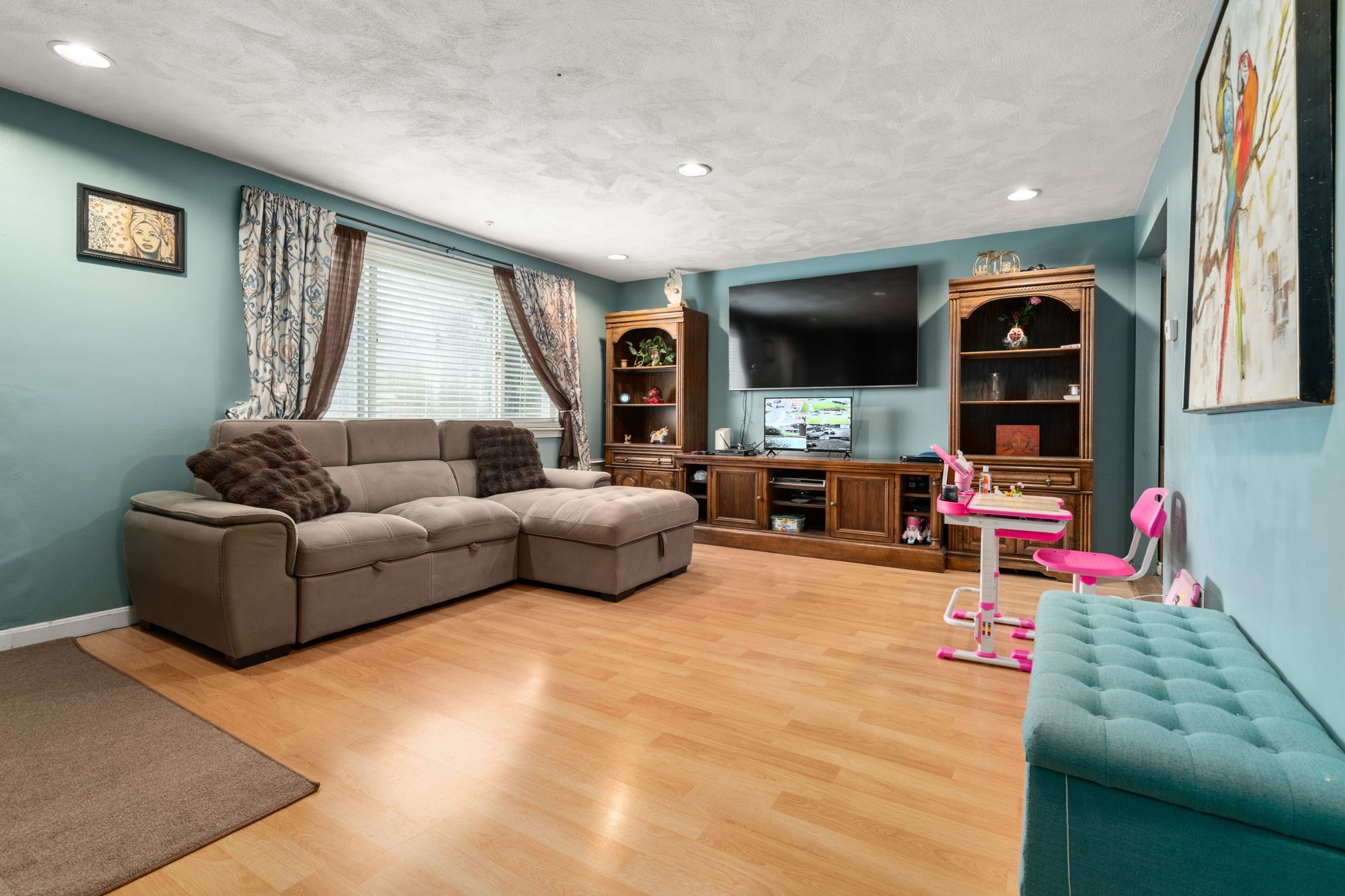 17 Louis Ln # 17 Property Photo 3
