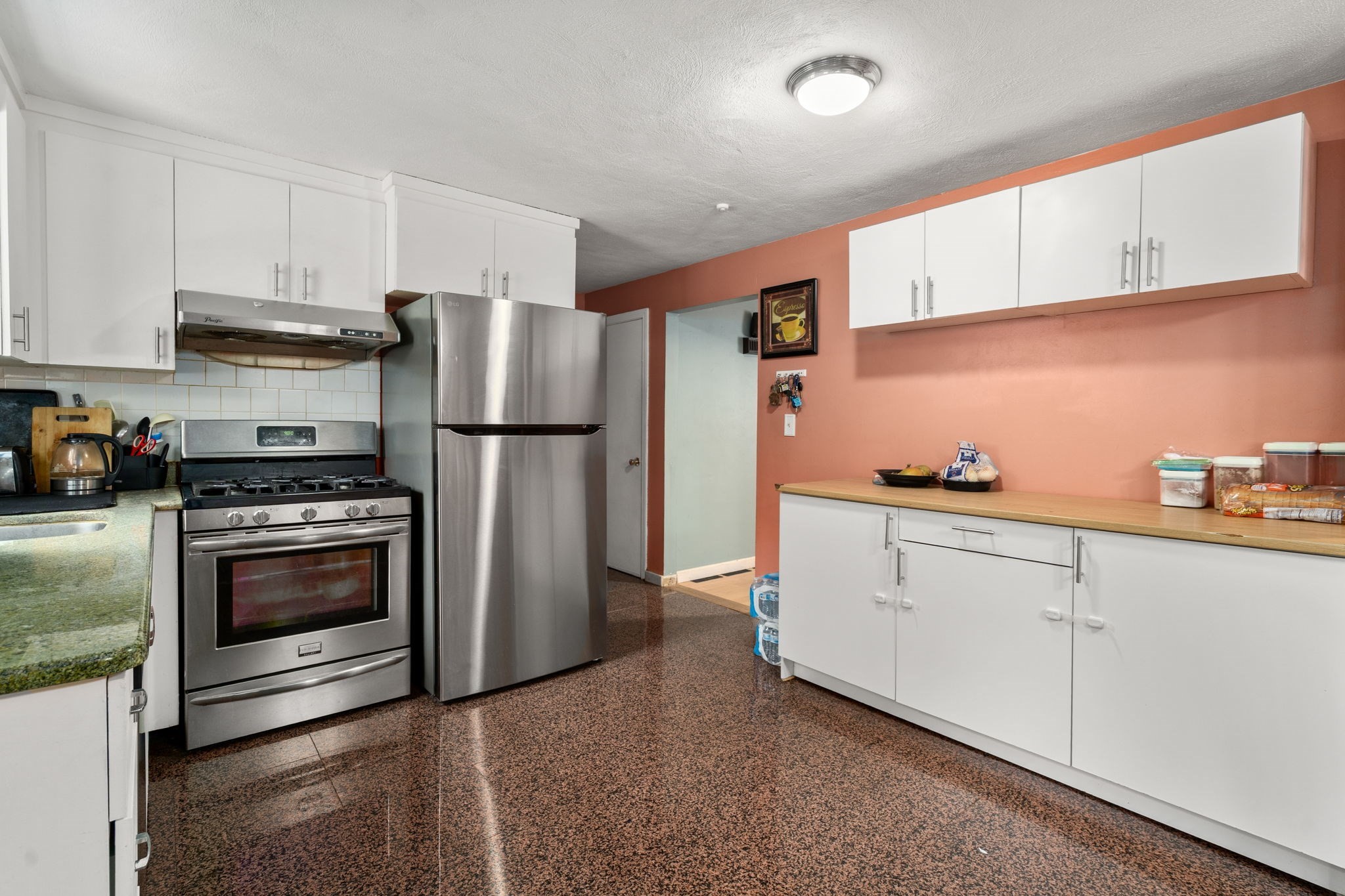 17 Louis Ln # 17 Property Photo 4