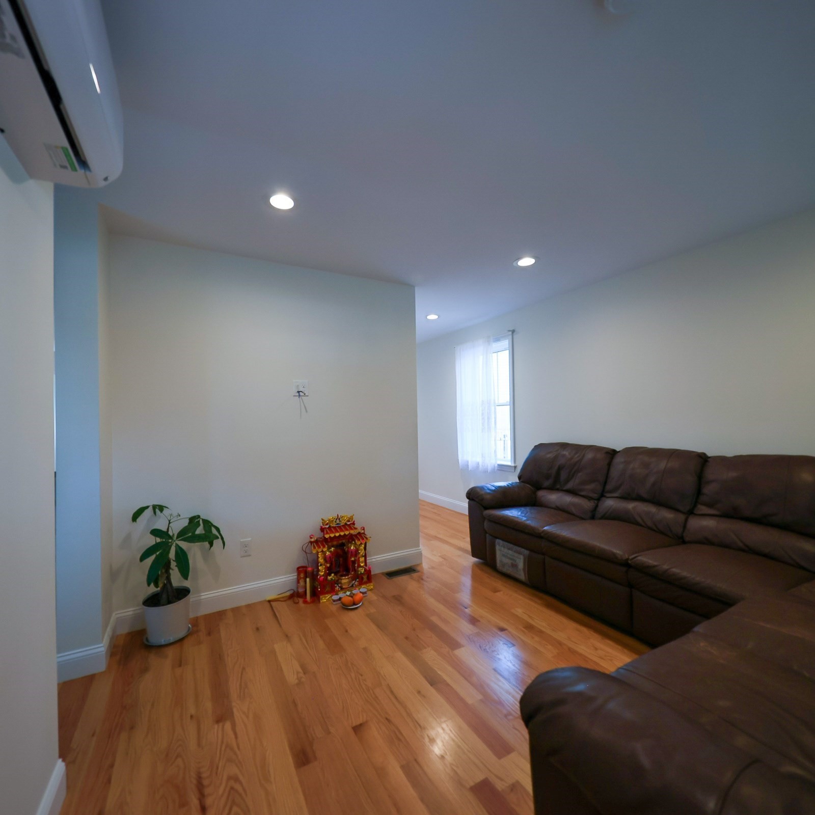 173 Westford St Property Photo 6