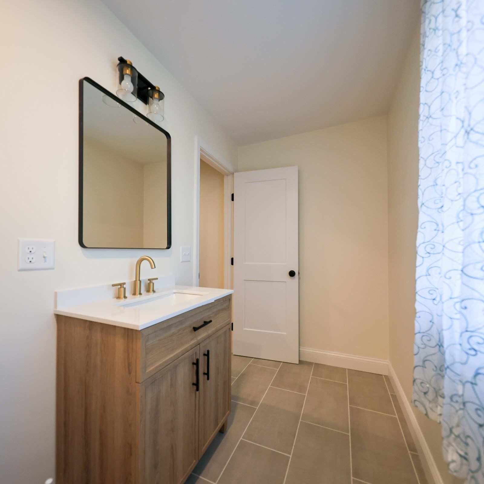 173 Westford St Property Photo 29