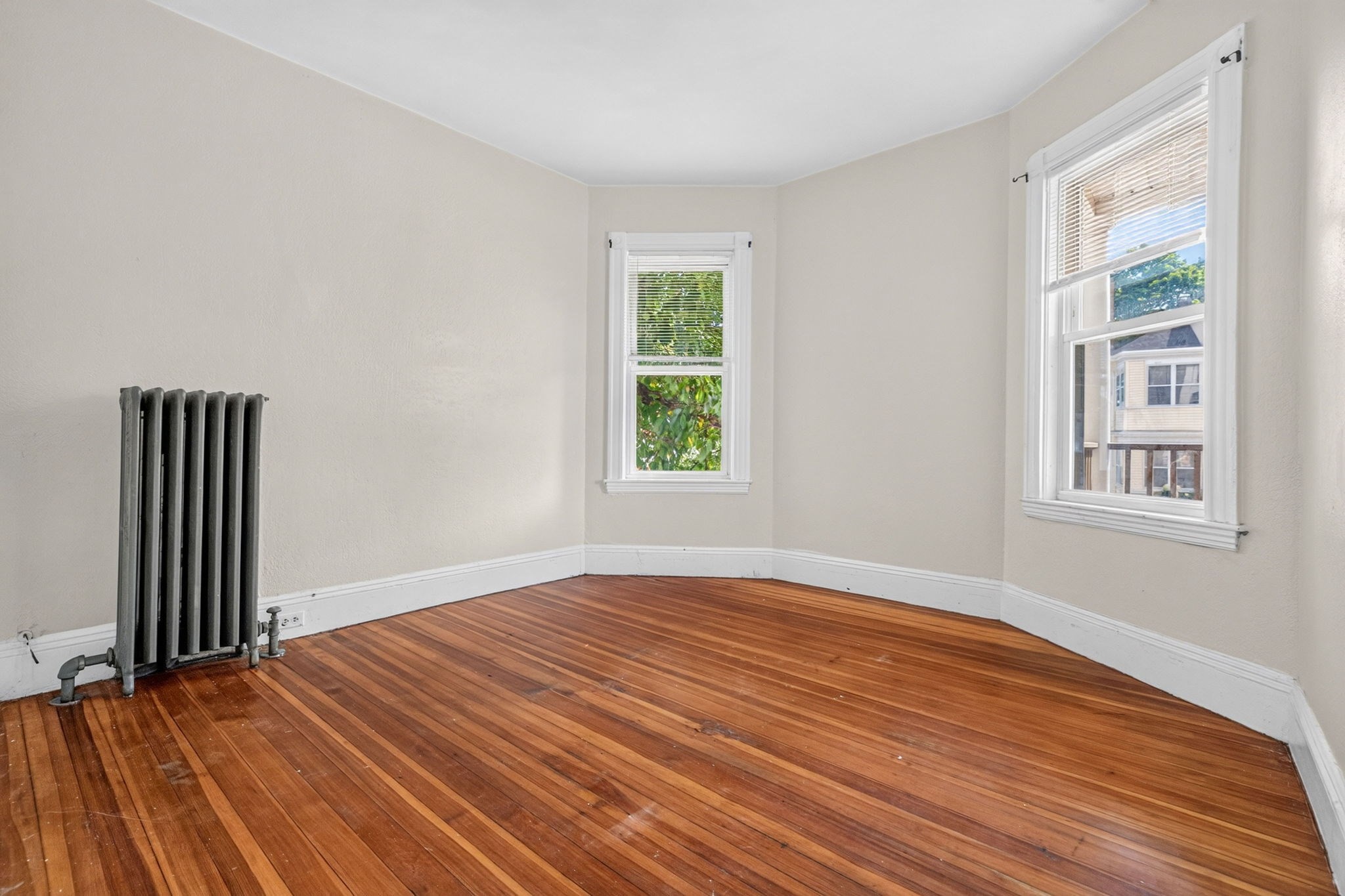 569 Norfolk St Property Photo 6
