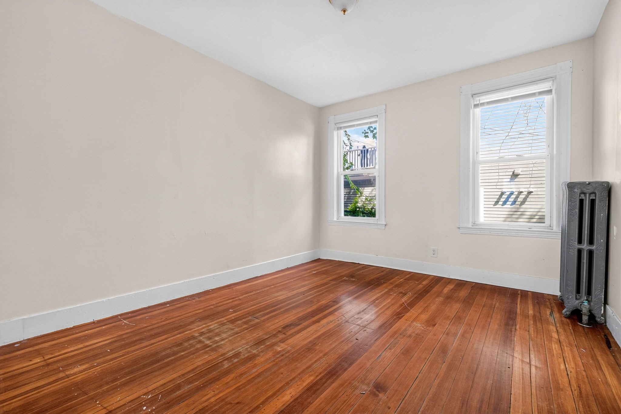 569 Norfolk St Property Photo 8
