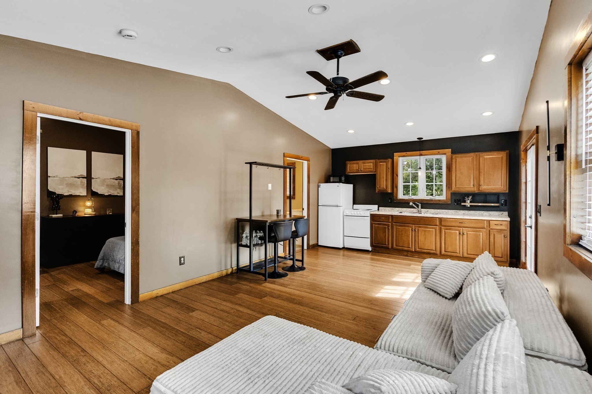 6 Pitcairn Ave Property Photo 5