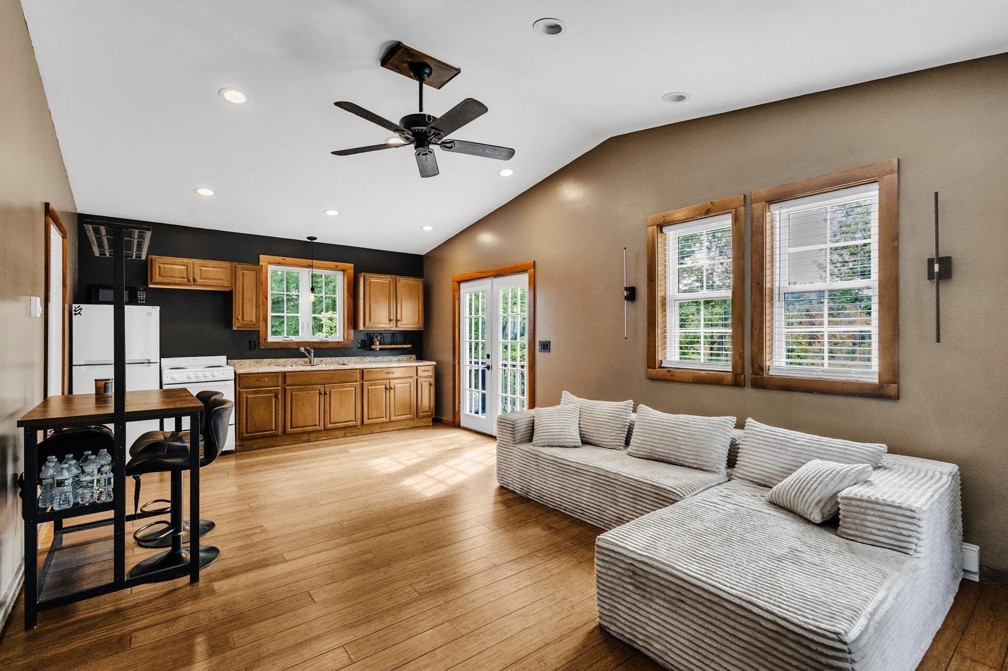 6 Pitcairn Ave Property Photo 6