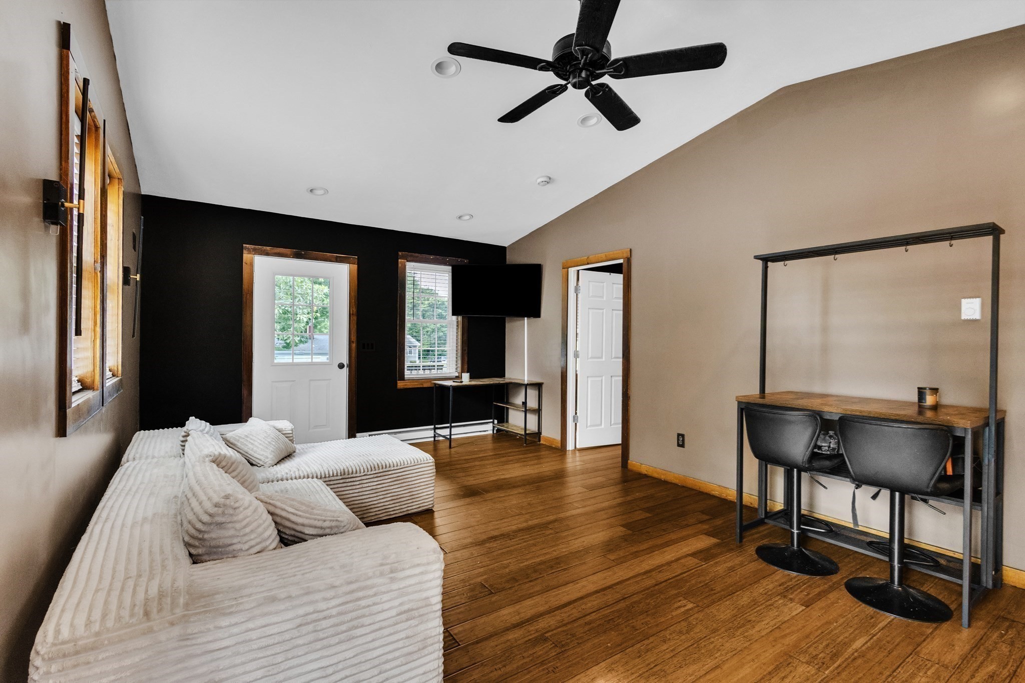6 Pitcairn Ave Property Photo 8