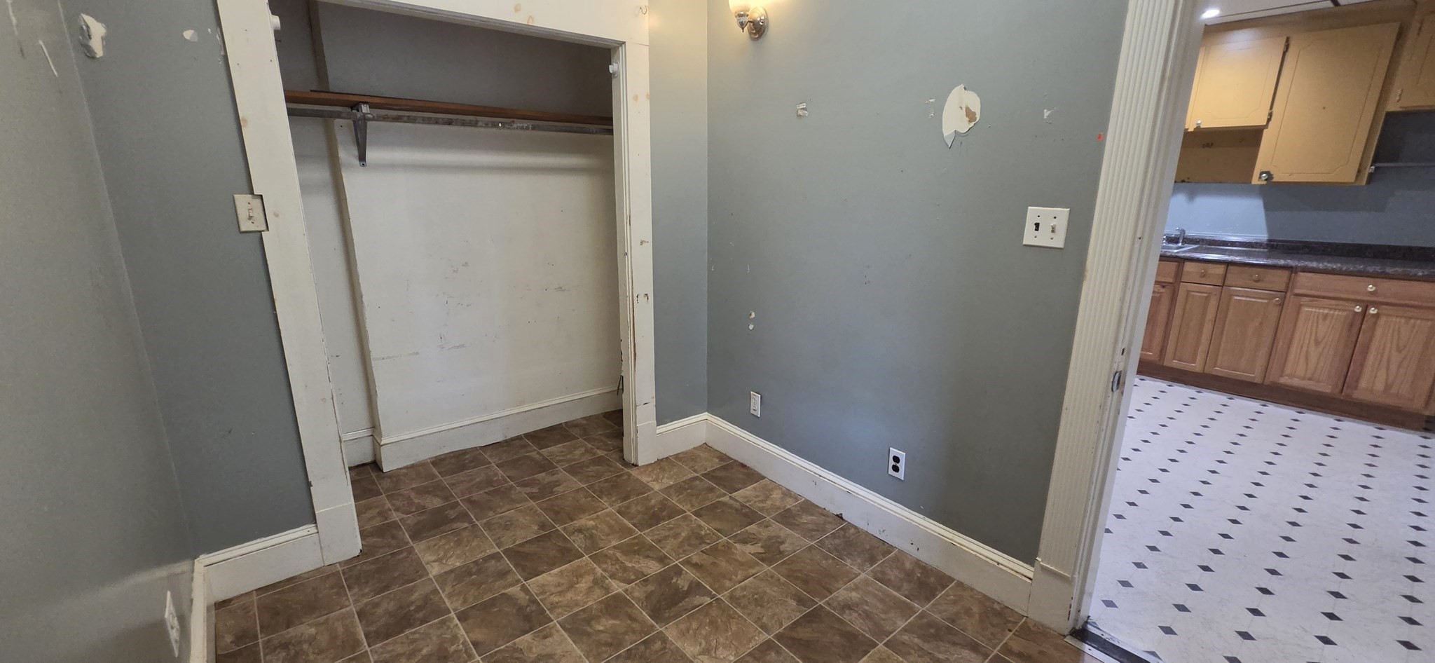 190 Bennington Property Photo 13