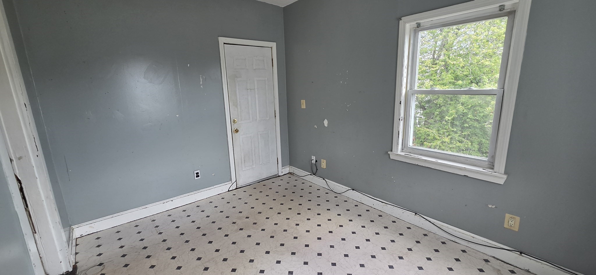 190 Bennington Property Photo 15