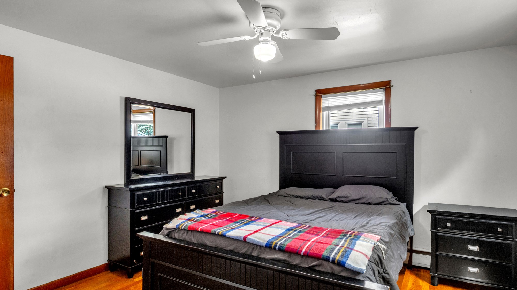 12 Clifford St Property Photo 13