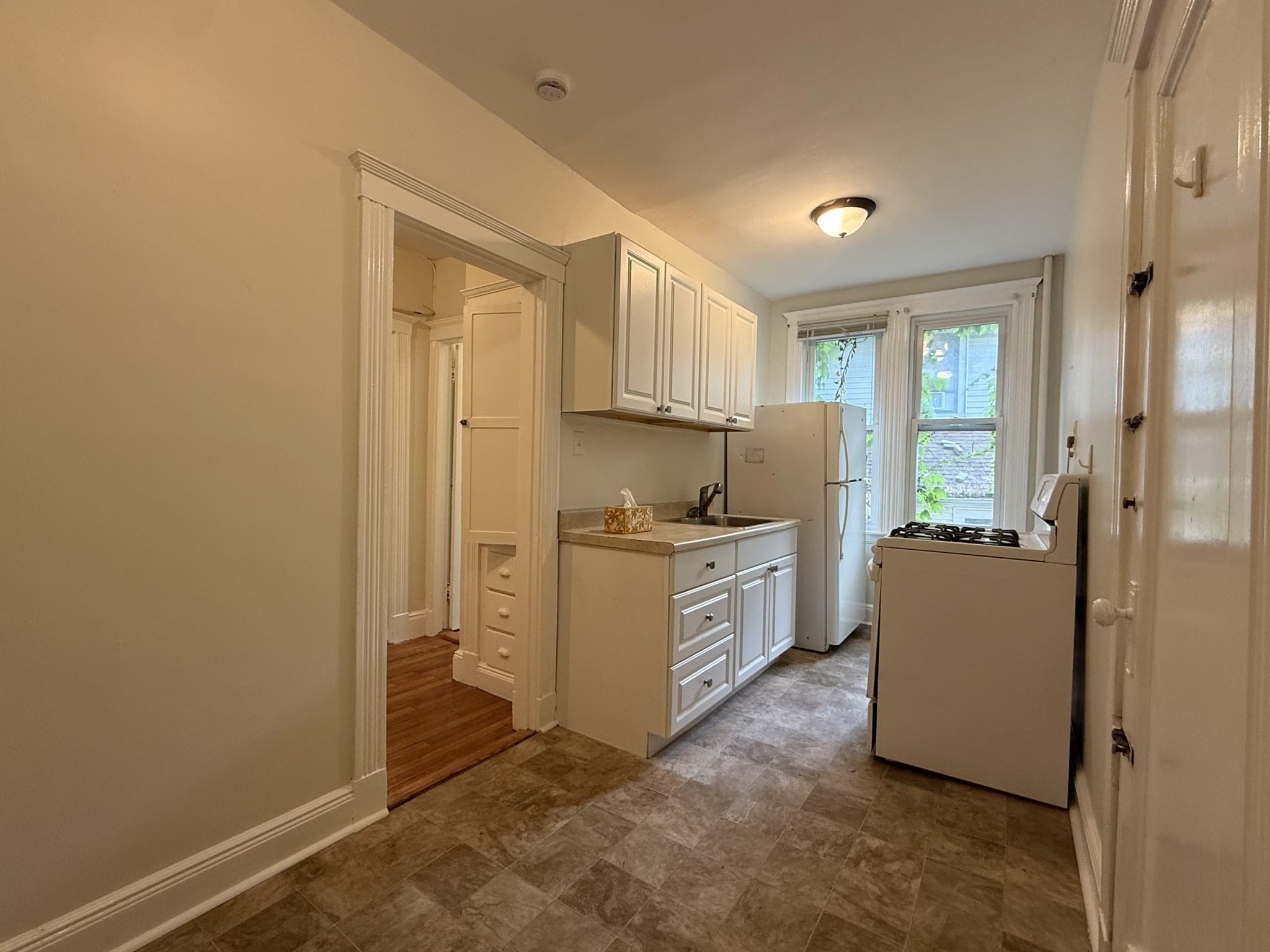 32 Sidlaw Rd # 5 Property Photo 4