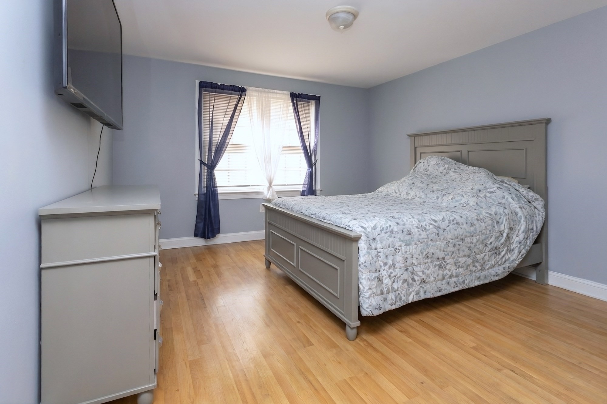 1438 Hyde Park Avenue Property Photo 2
