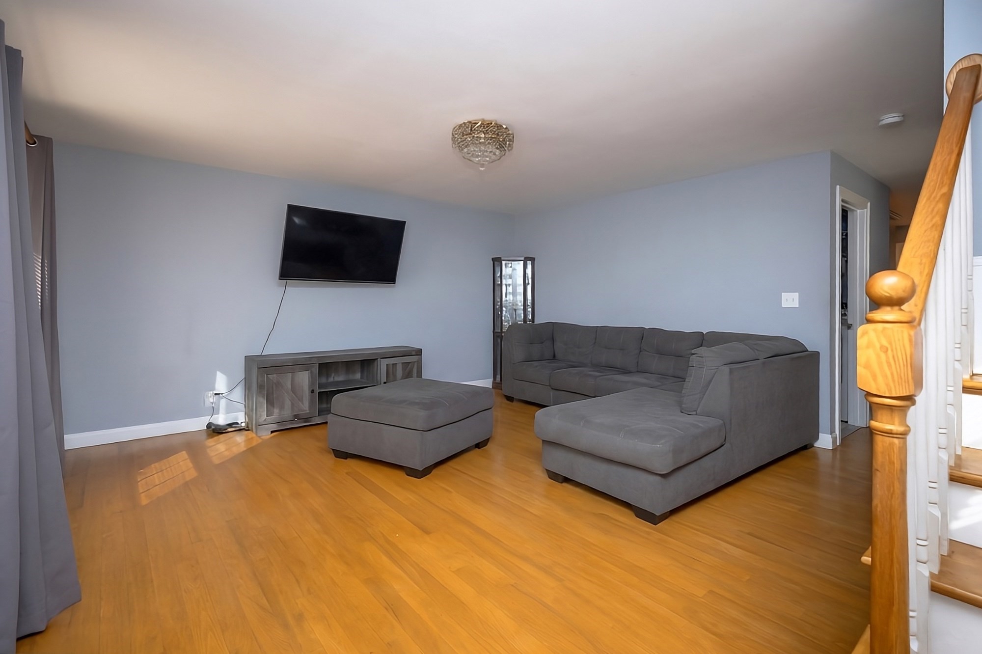 1438 Hyde Park Avenue Property Photo 5
