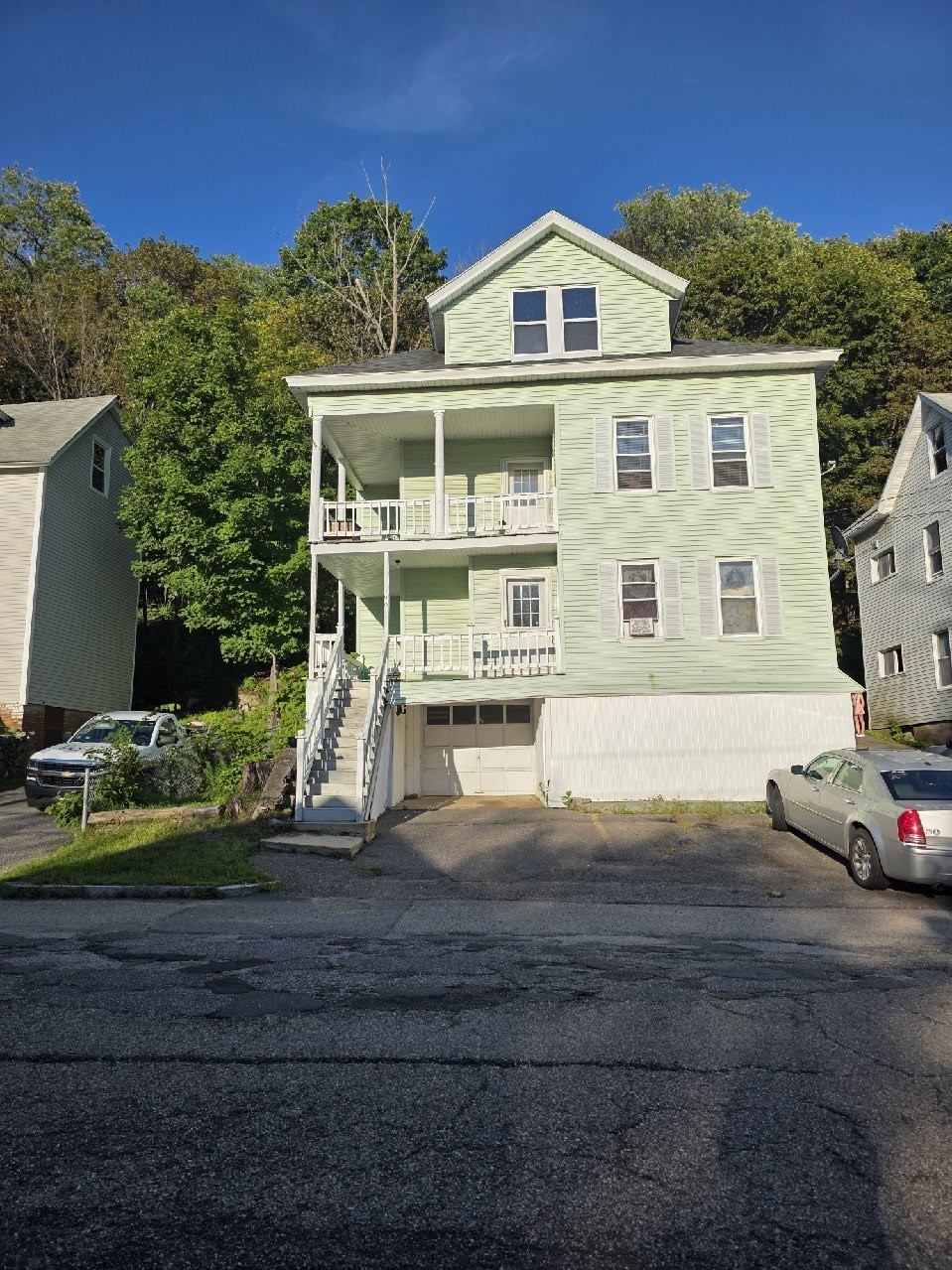 190 Pine St Property Photo 2
