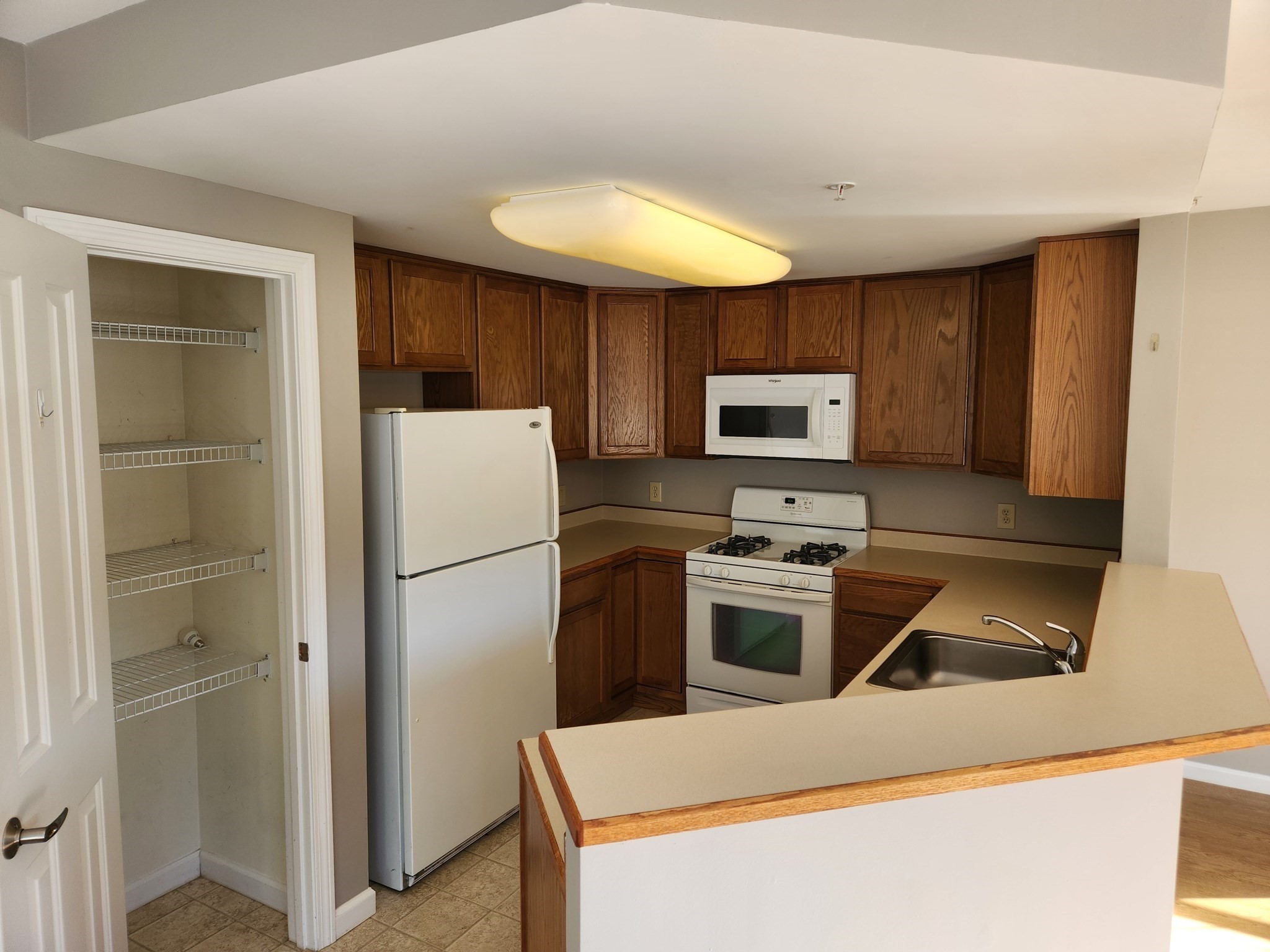 511 Main St # D Property Photo 5