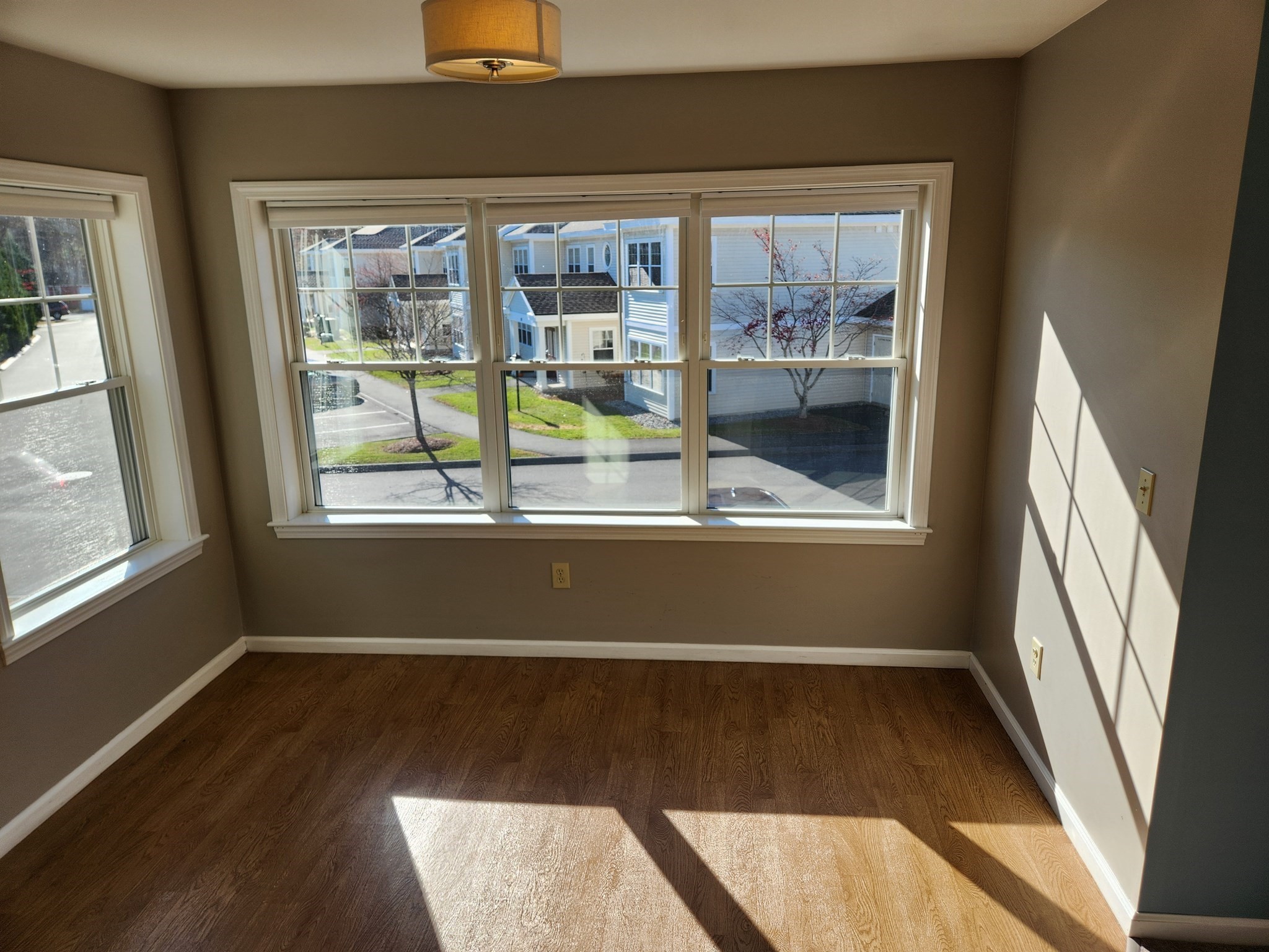 511 Main St # D Property Photo 6