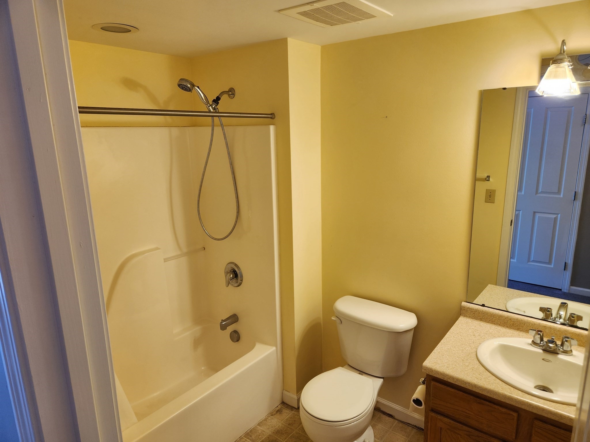 511 Main St # D Property Photo 8