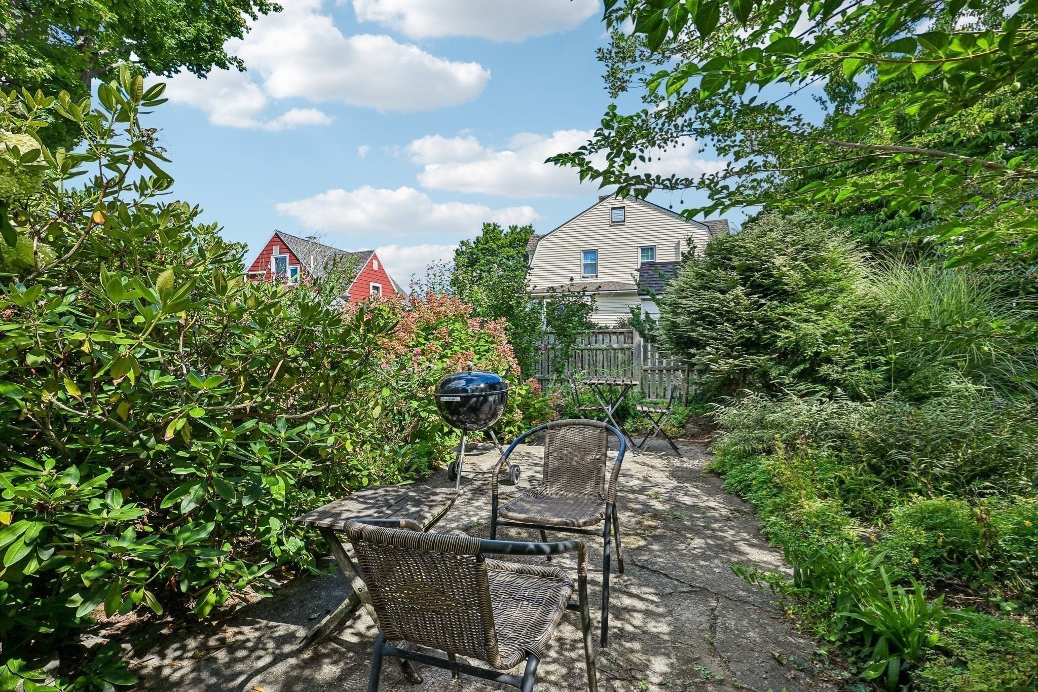 21 Elm St Property Photo 2