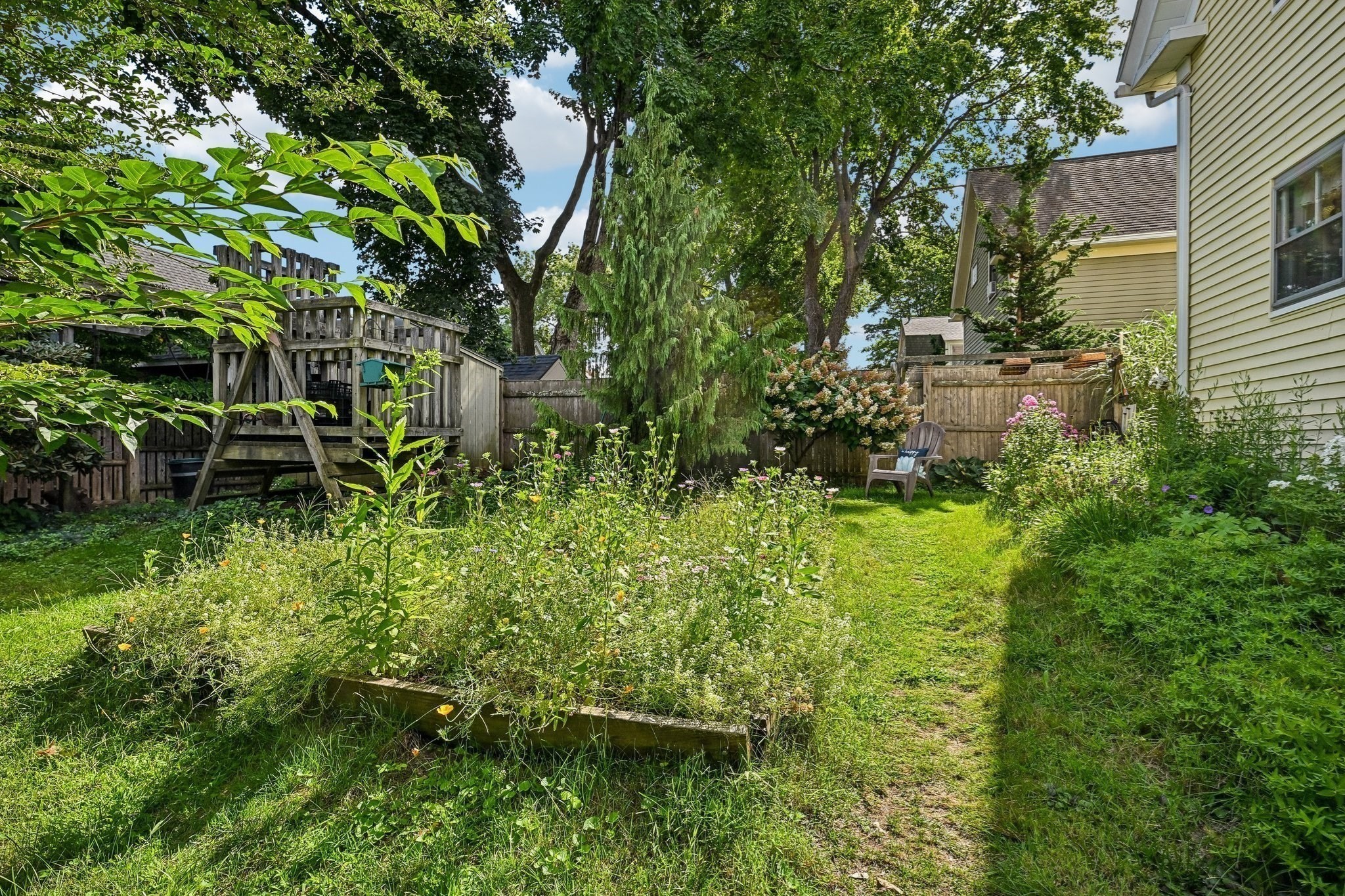 21 Elm St Property Photo 28