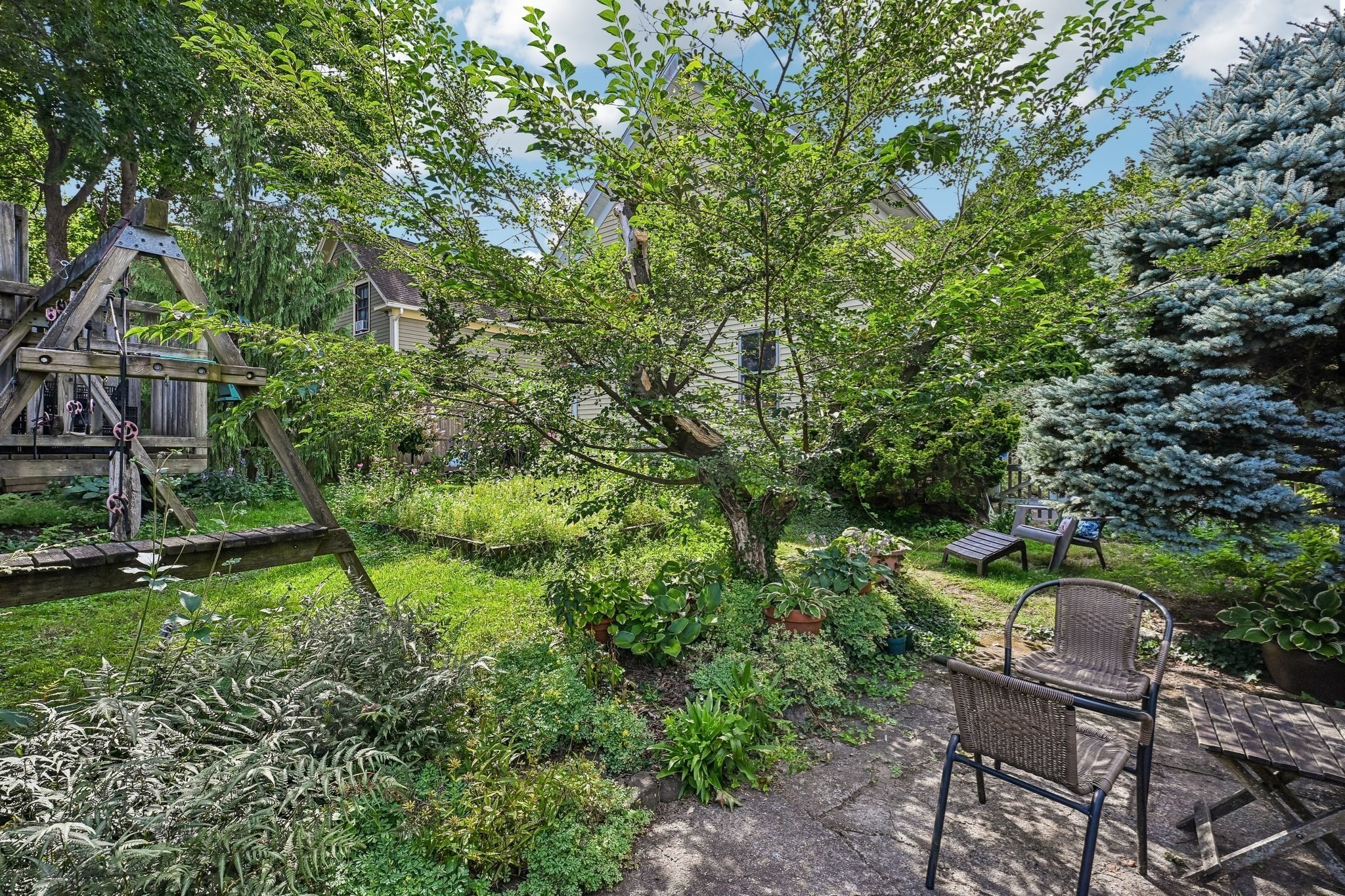 21 Elm St Property Photo 29