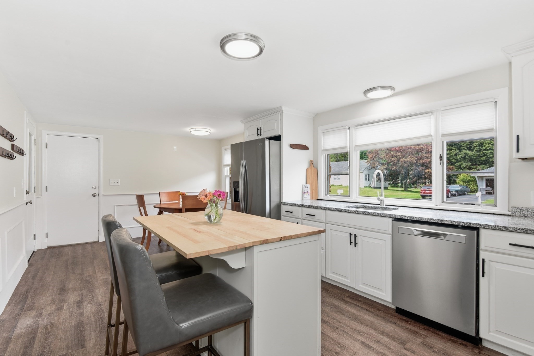 71 Norlen Park Property Photo 3