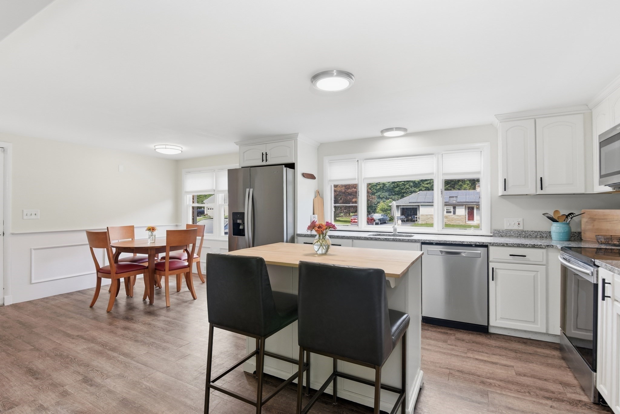 71 Norlen Park Property Photo 6
