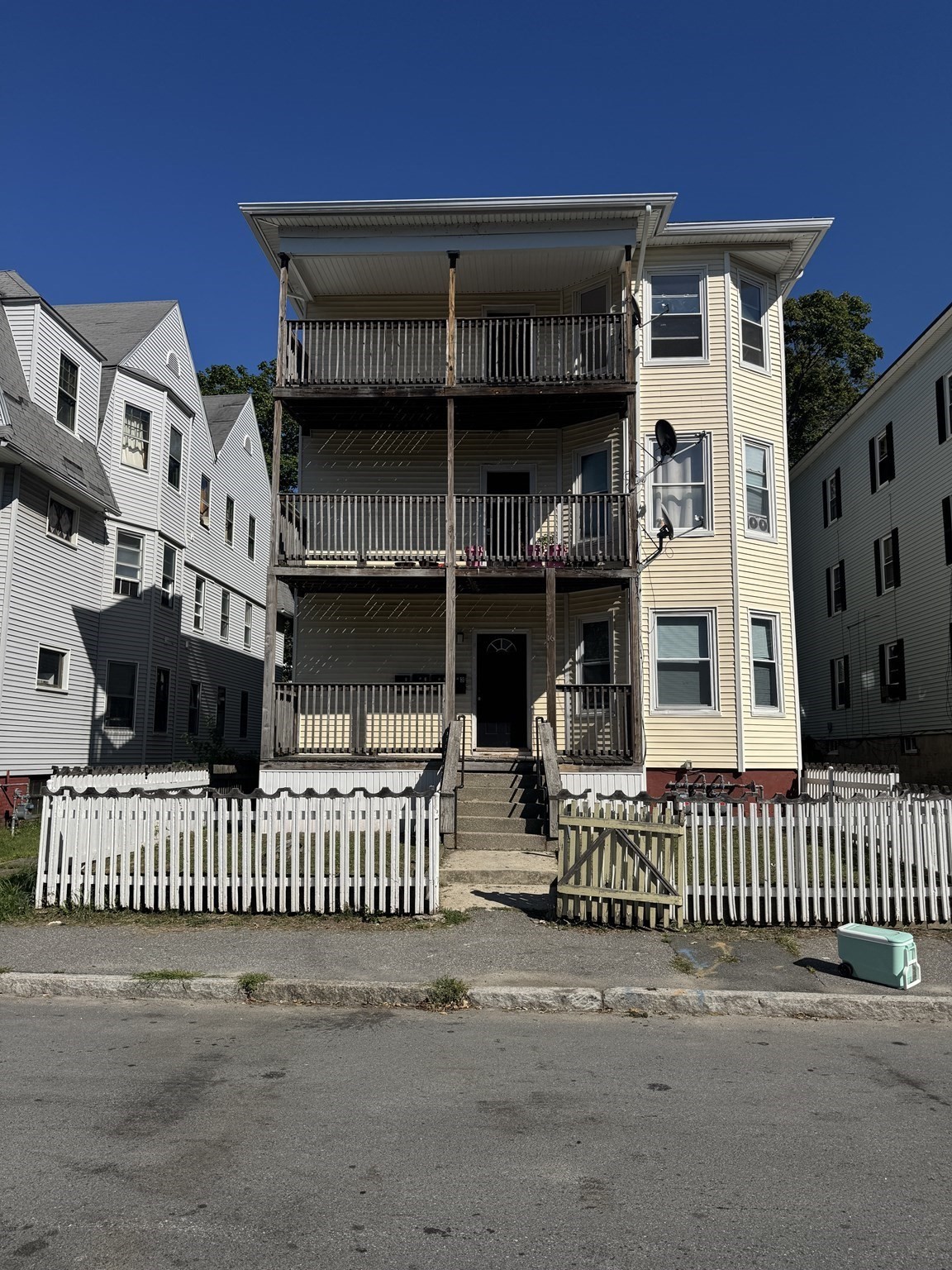 16 Ashton # 3 Property Photo 1